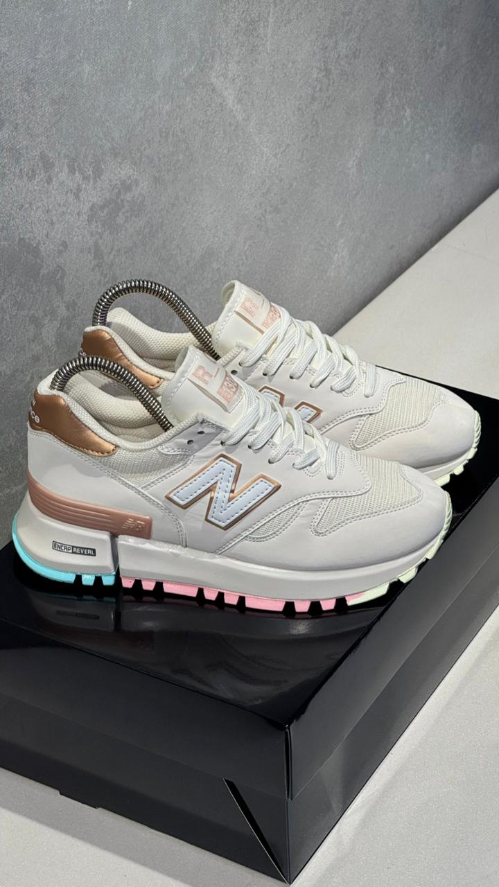 NEW BALANCE 1300 BLANCO DORADO - Image 4