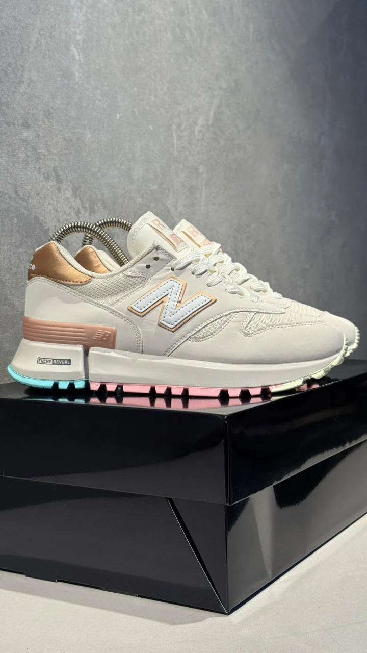 NEW BALANCE 1300 BLANCO DORADO - Image 5