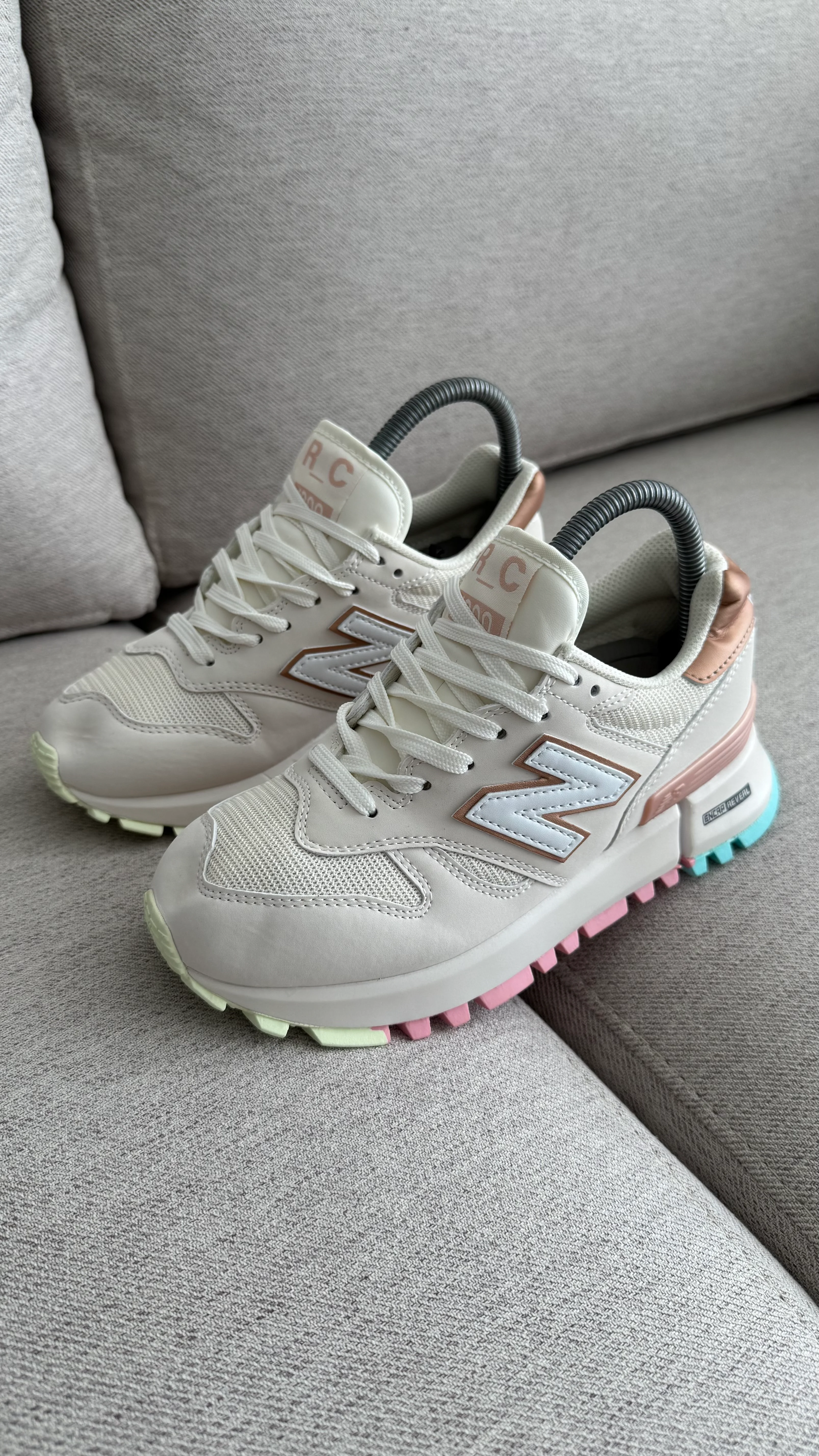 NEW BALANCE 1300 BLANCO DORADO - Image 7