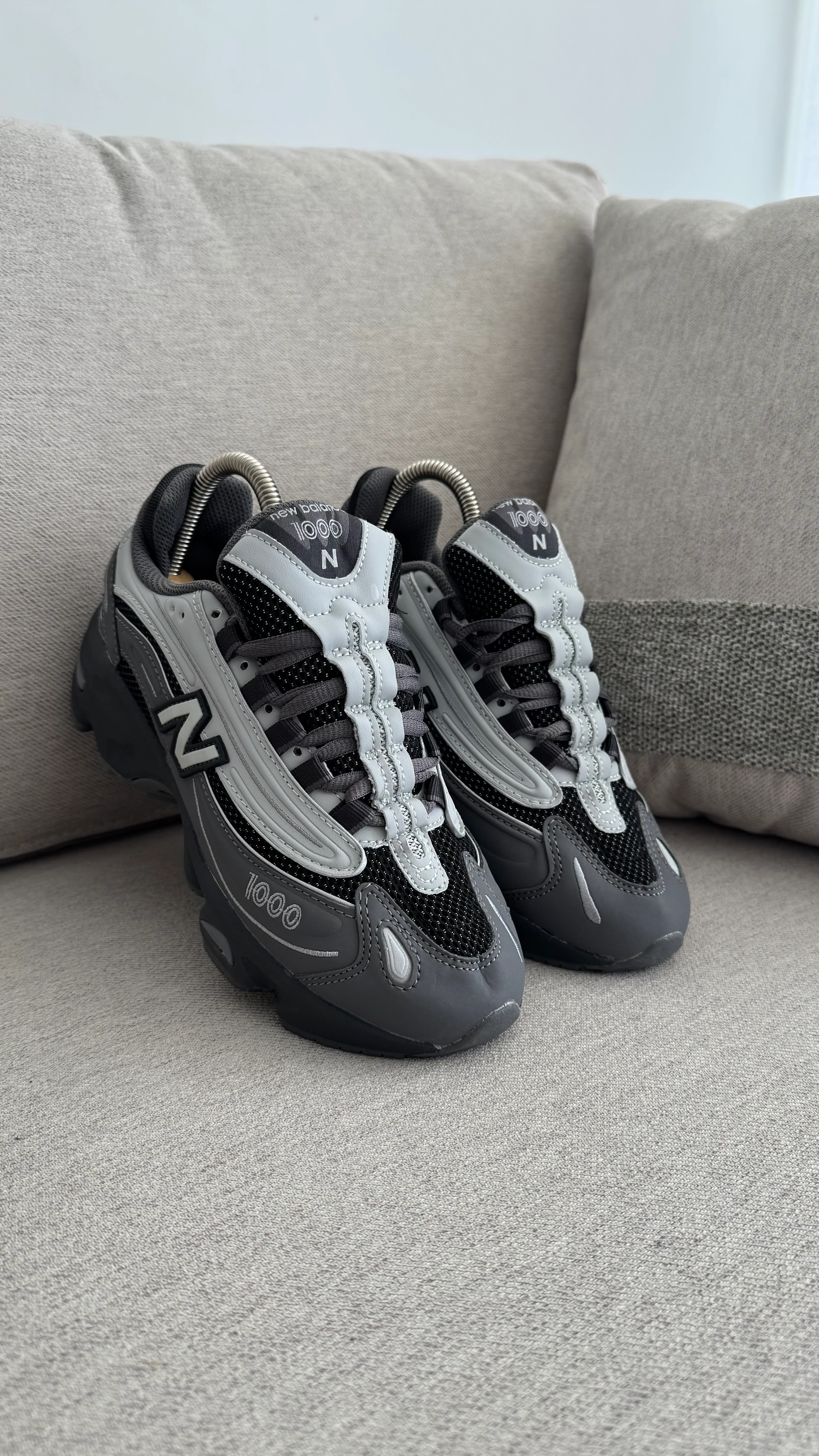 NEW BALANCE 1000 NEGRO GRIS - Image 9
