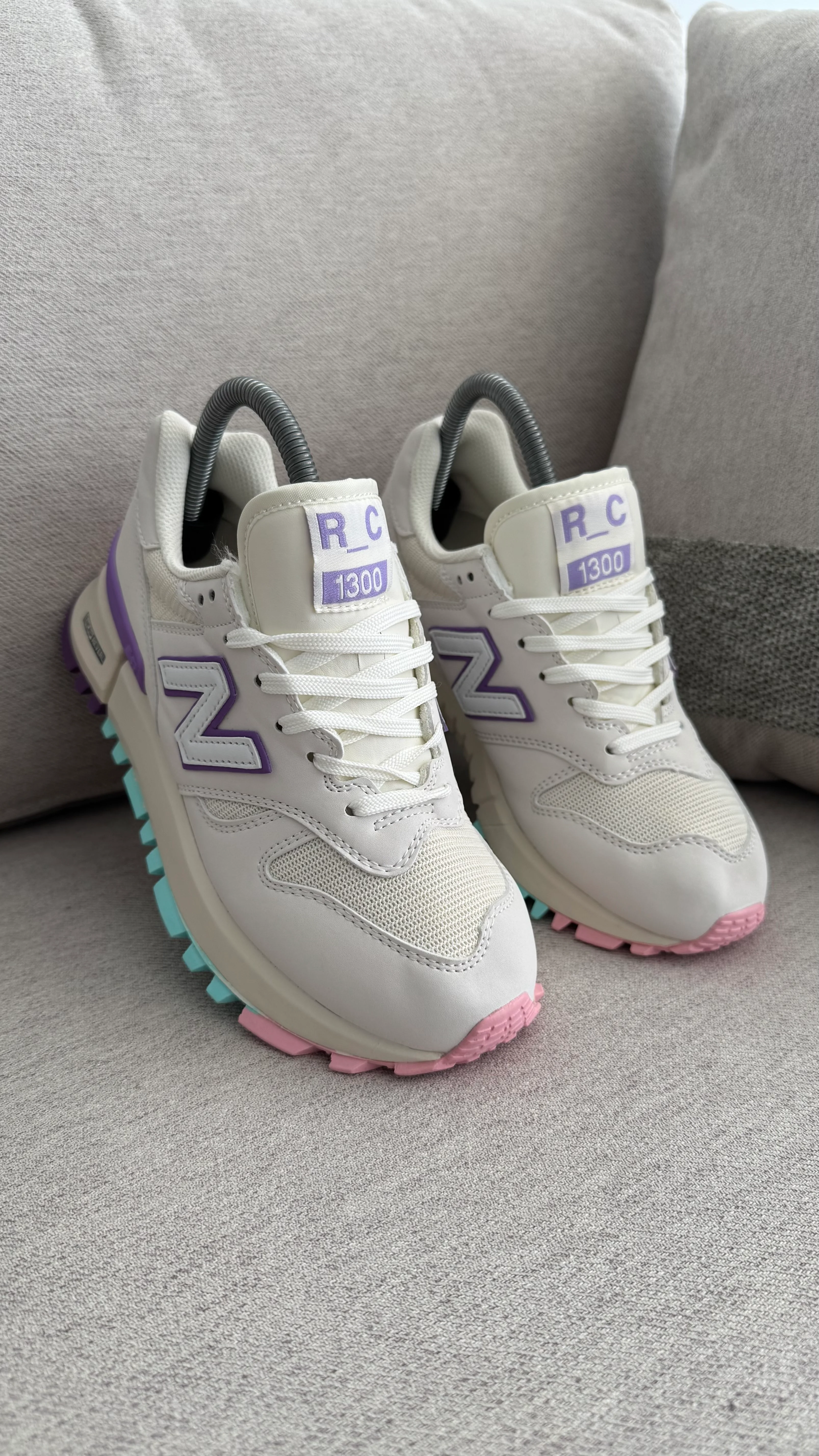 NEW BALANCE 1300 BLANCO MORADO - Image 9