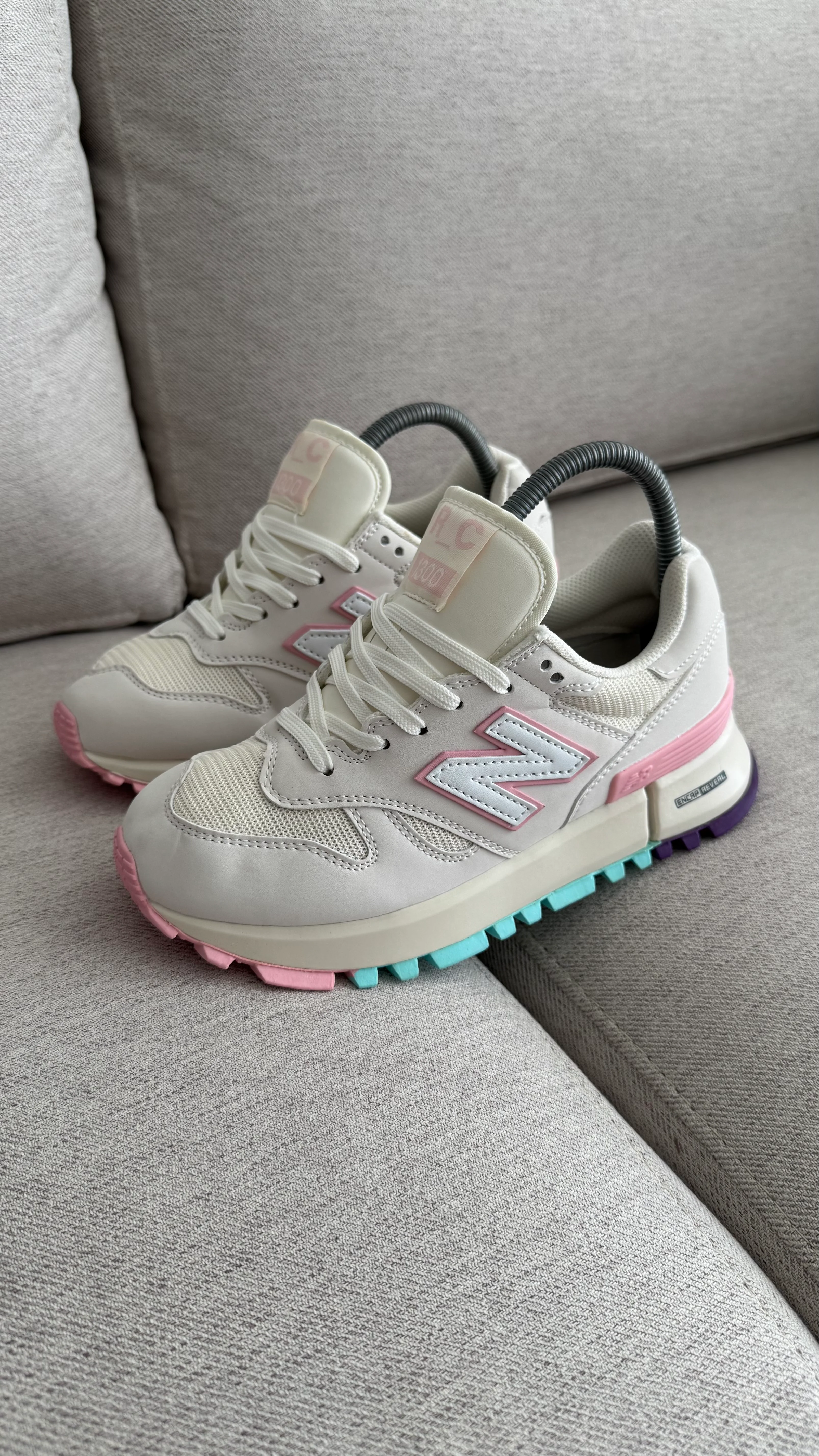 NEW BALANCE 1300 BLANCO ROSADO - Image 10