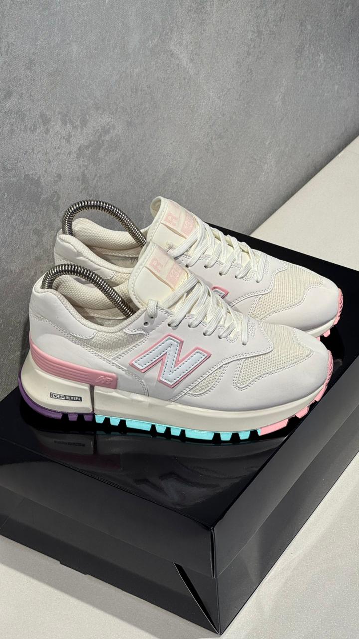 NEW BALANCE 1300 BLANCO ROSADO - Image 4