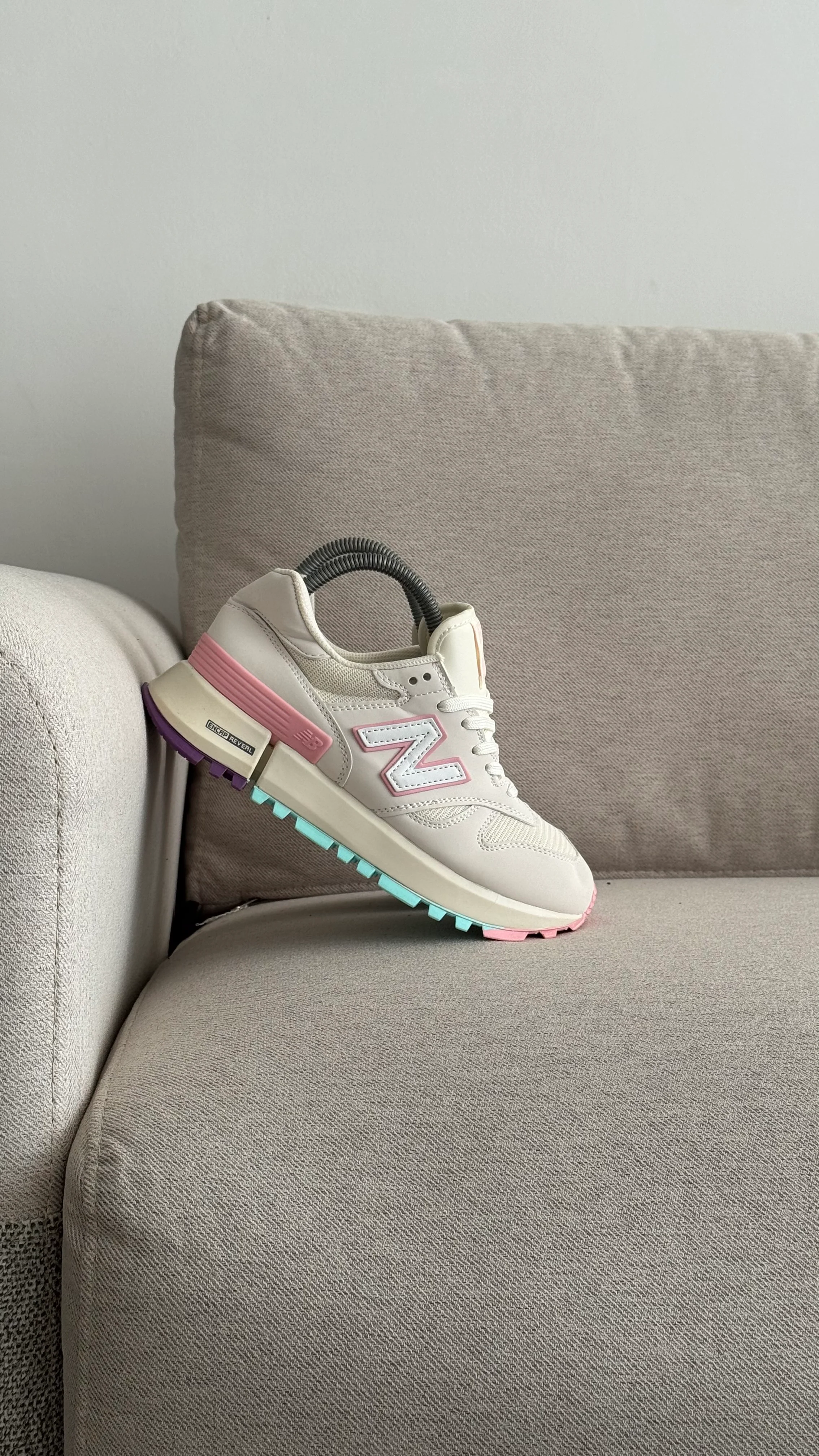 NEW BALANCE 1300 BLANCO ROSADO - Image 8