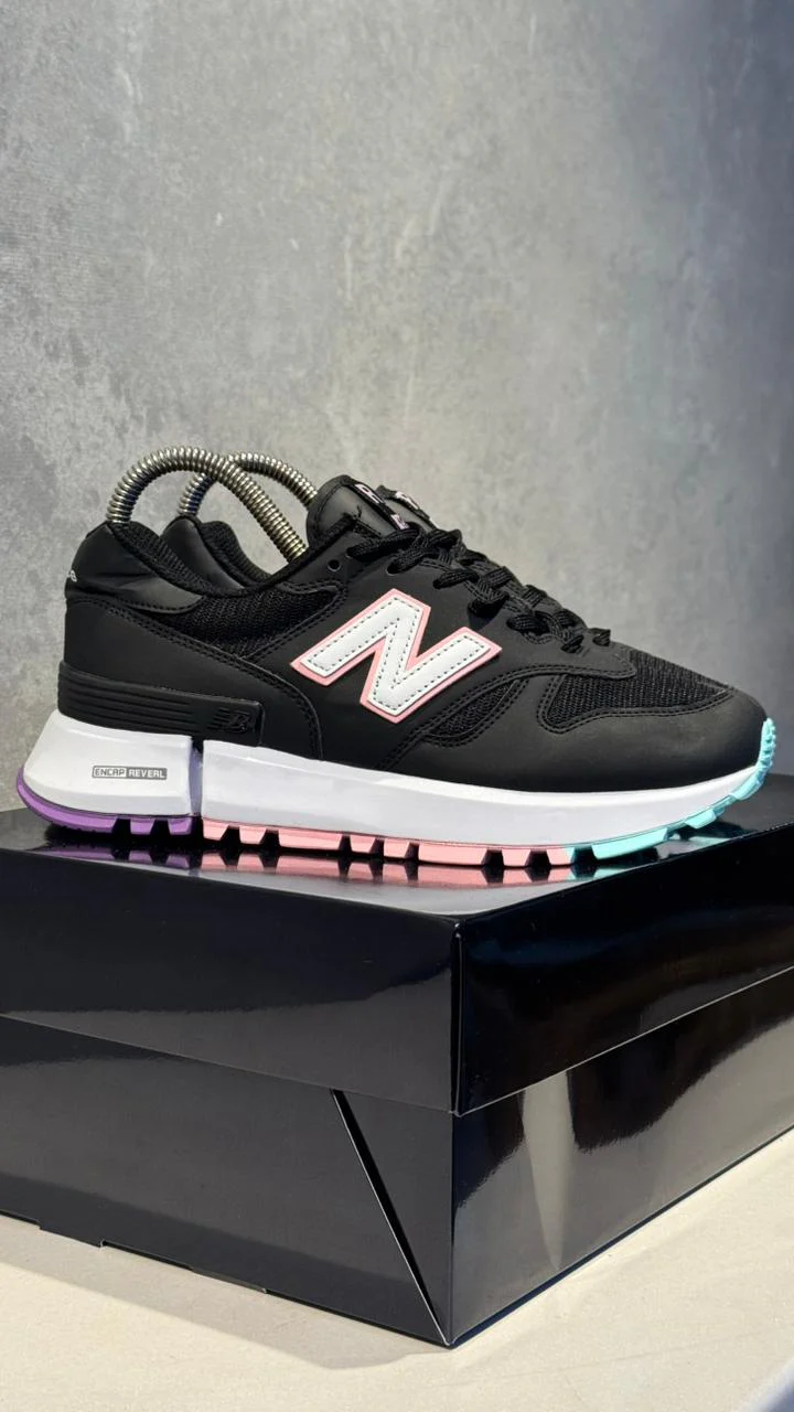 NEW BALANCE 1300 PASTEL NEGRO - Image 5