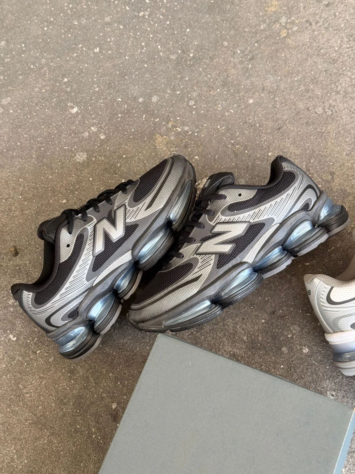 NEW BALANCE 2000 GRIS AZUL - Image 4