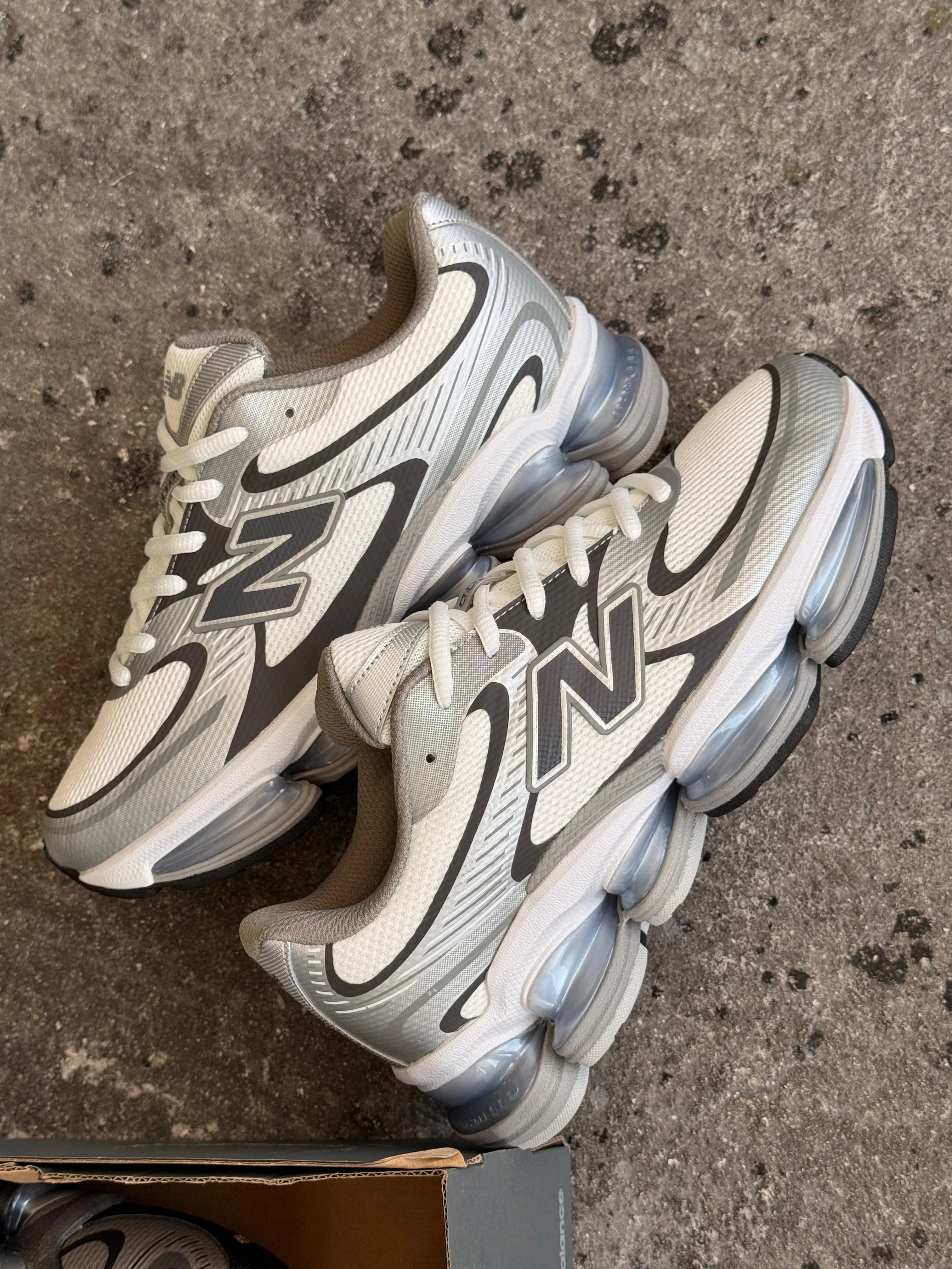 NEW BALANCE 2000 GRIS PLATA - Image 2