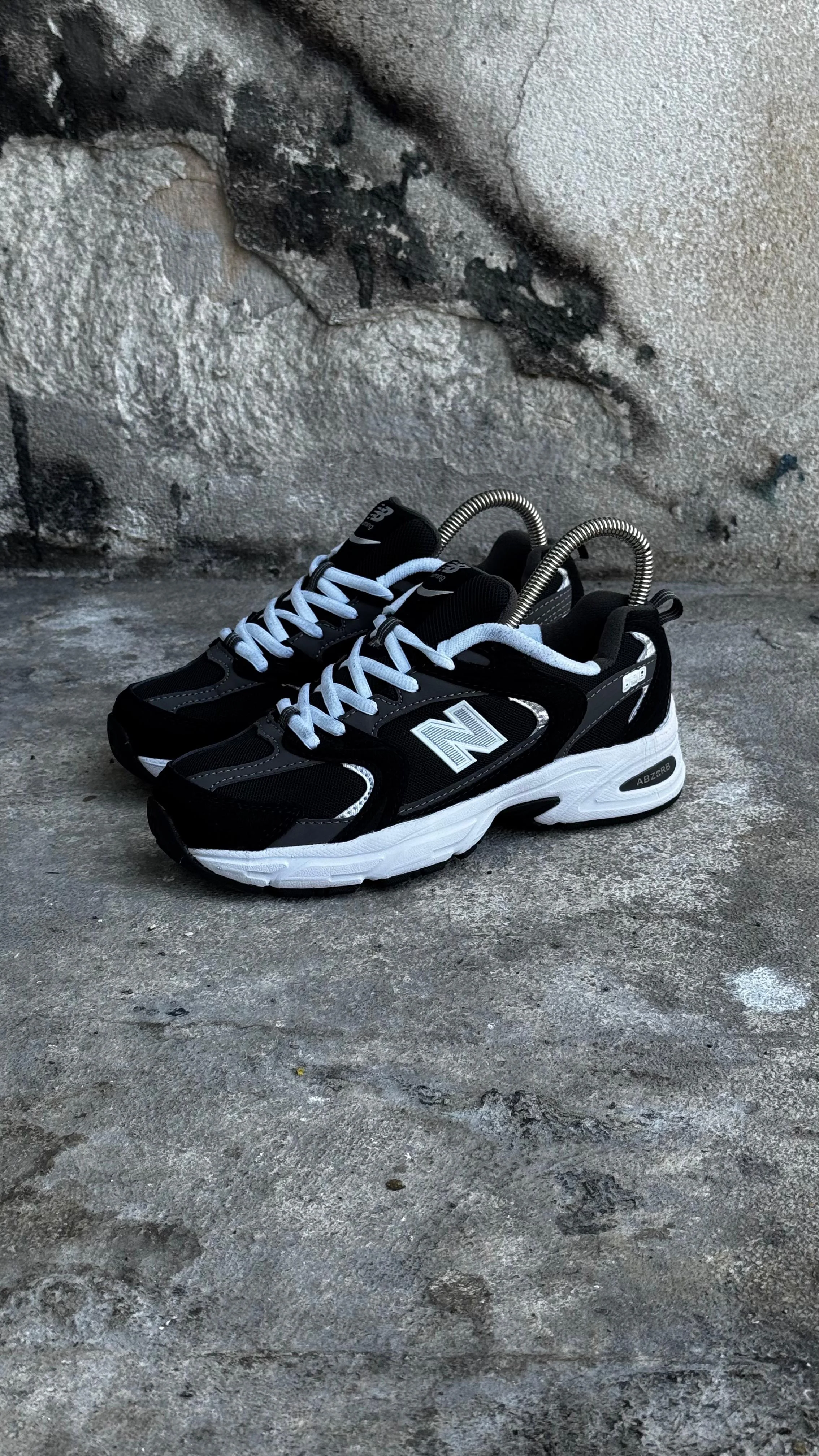 NEW BALANCE 530 NEGRO BLANCO