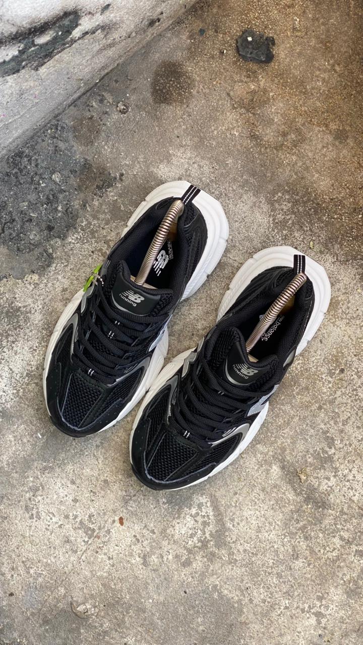 NEW BALANCE 530 V2 NEGRO BLANCO PROMO MASTER - Image 2
