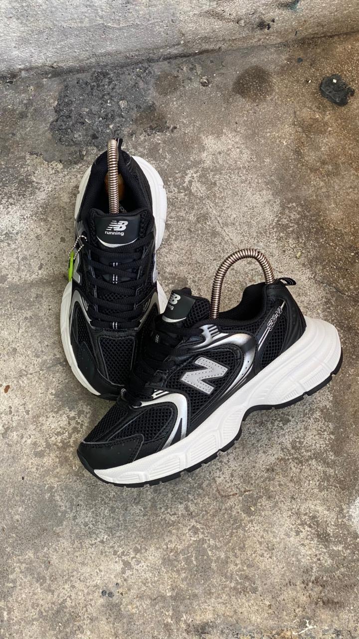 NEW BALANCE 530 V2 NEGRO BLANCO PROMO MASTER - Image 3