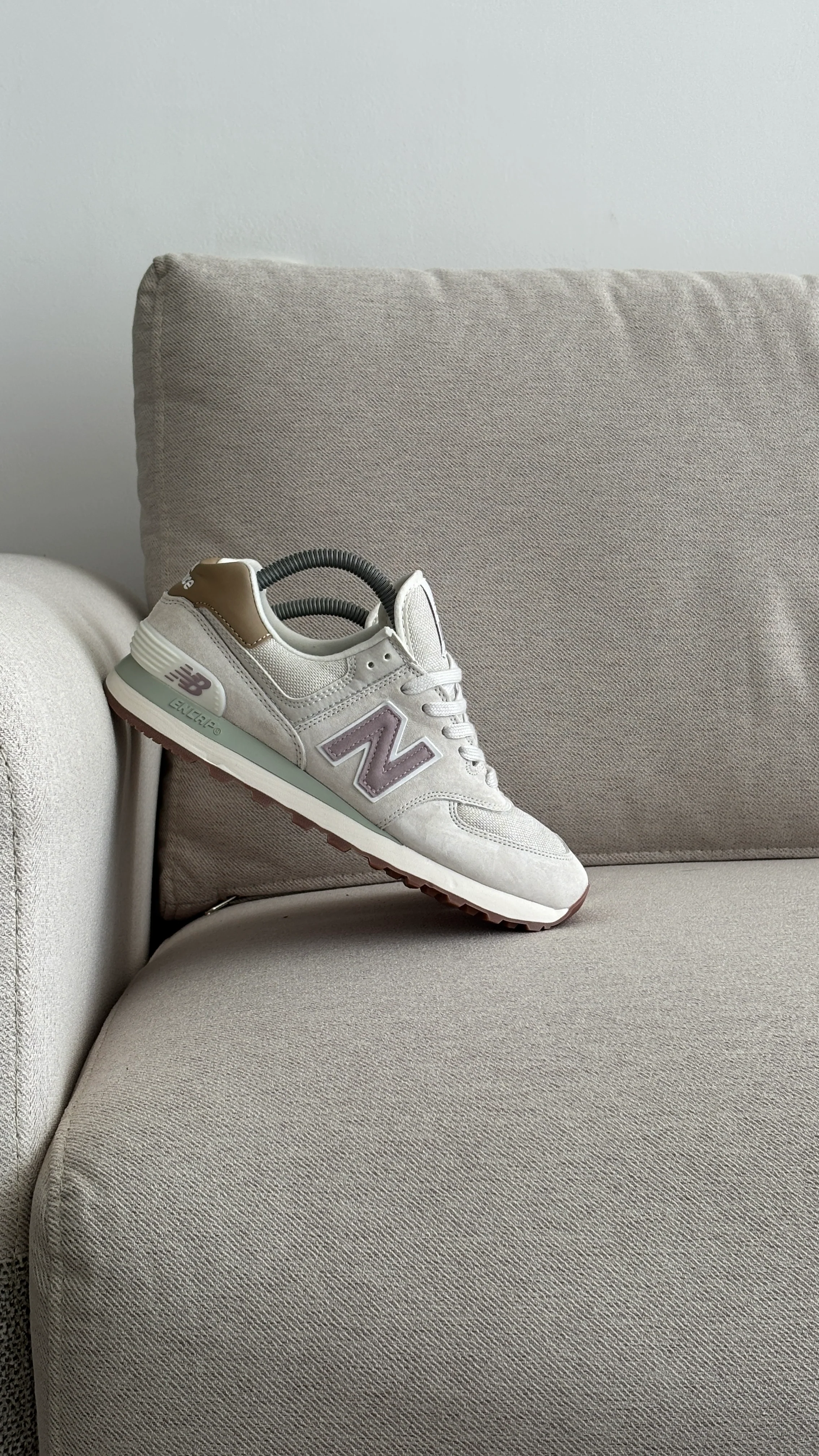 NEW BALANCE 574 GRIS ROSA - Image 5