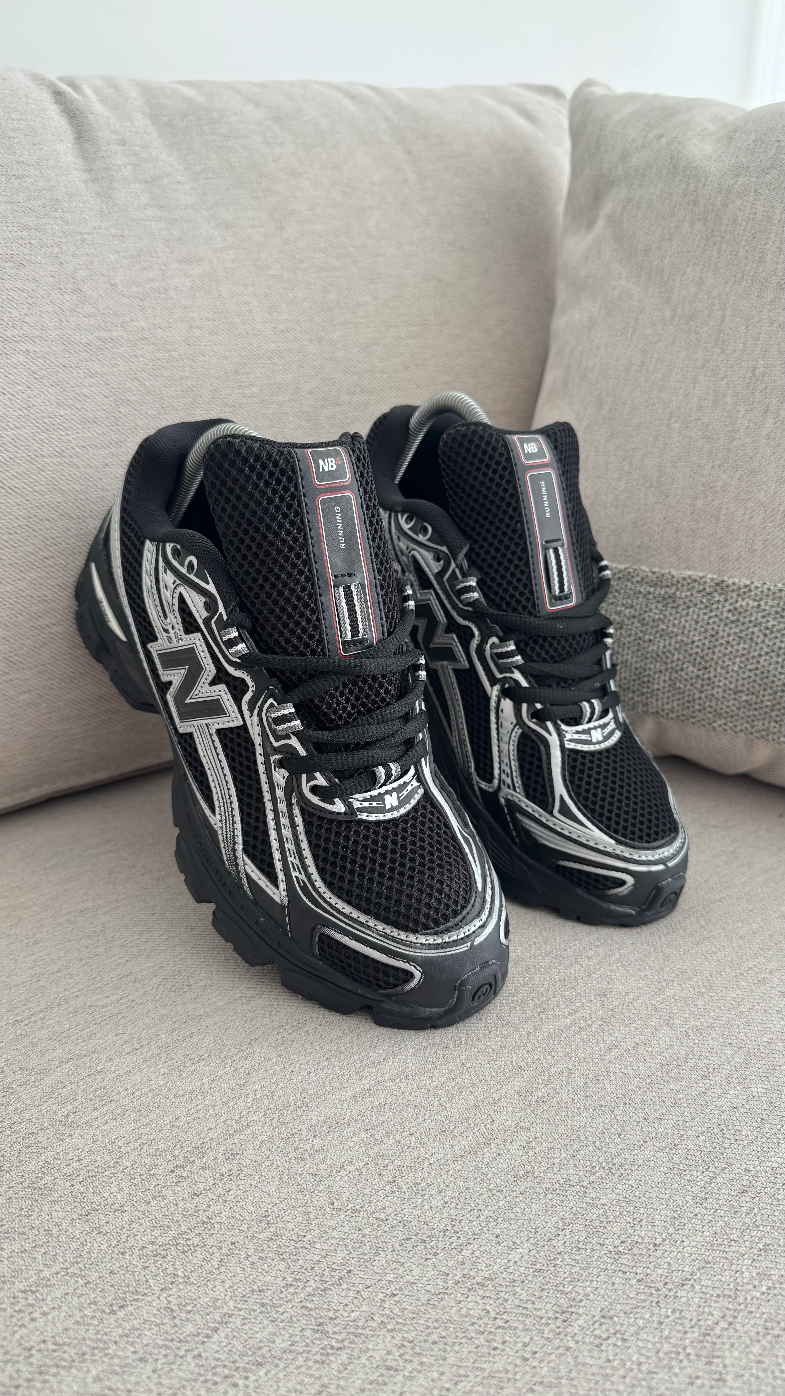 NEW BALANCE 740 NEGRA PLATA - Image 3