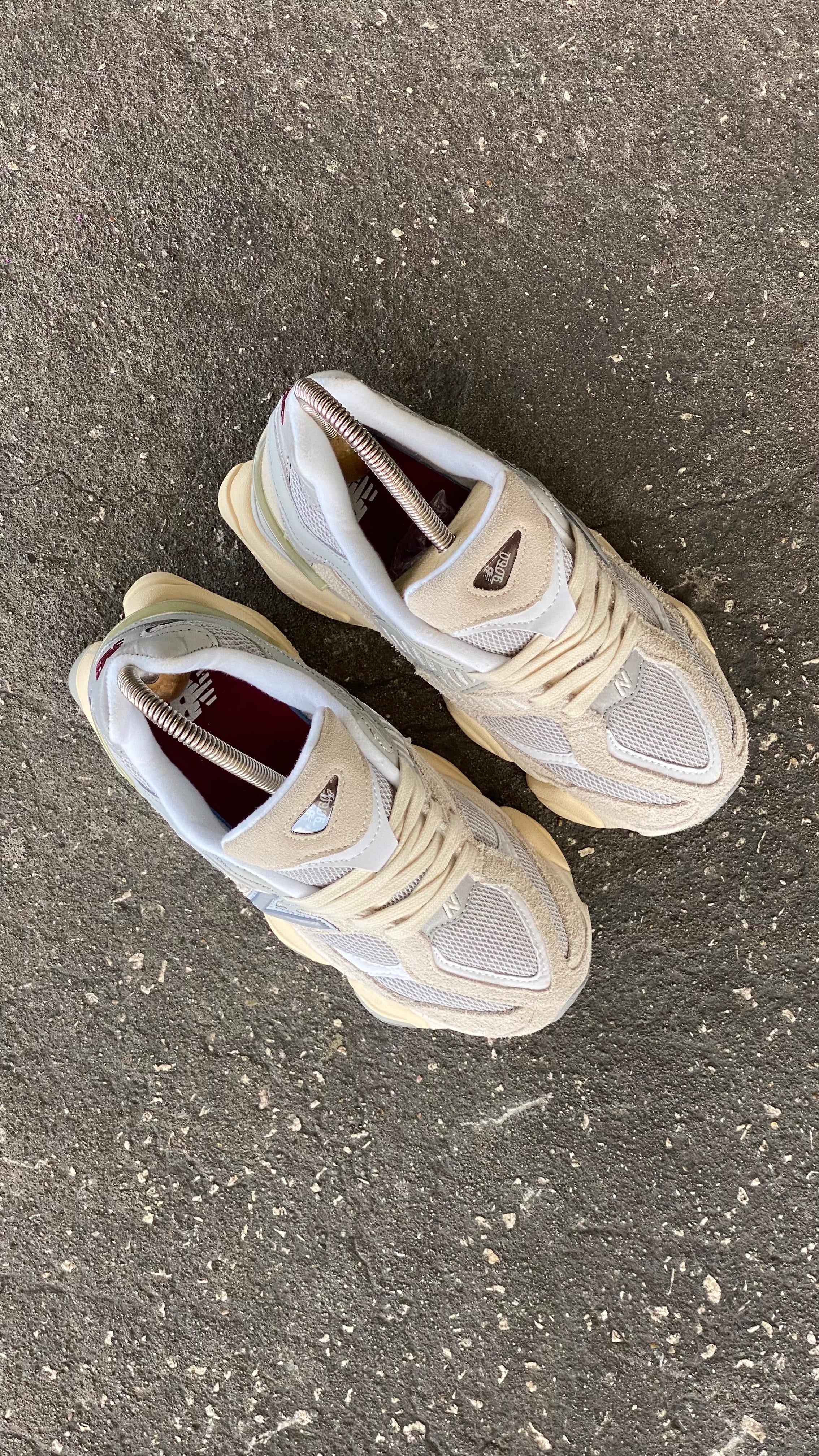 NEW BALANCE 9060 BEIGE GAMUZA - Image 2