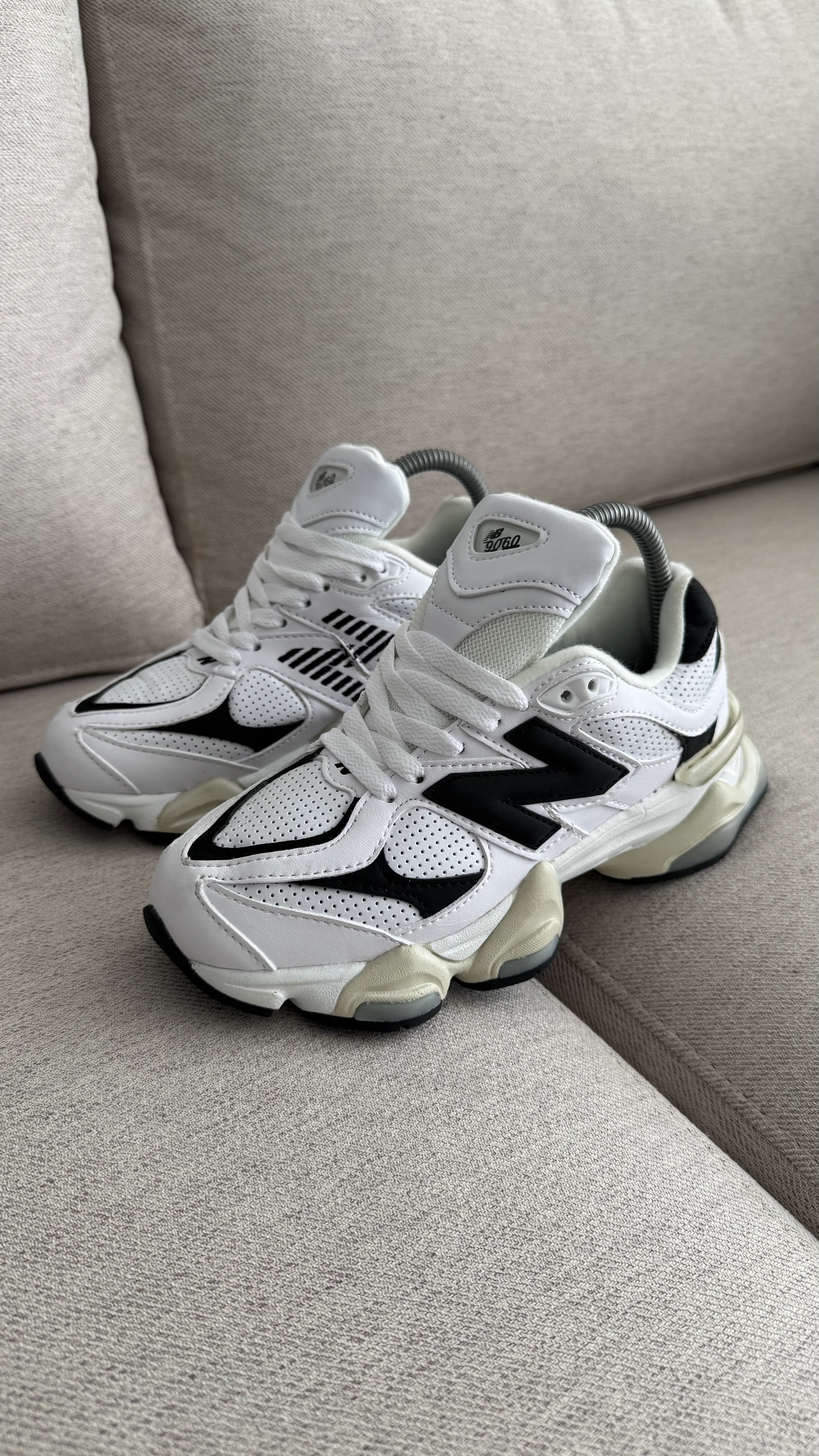 NEW BALANCE 9060 BEIGE NEGRO - Image 6