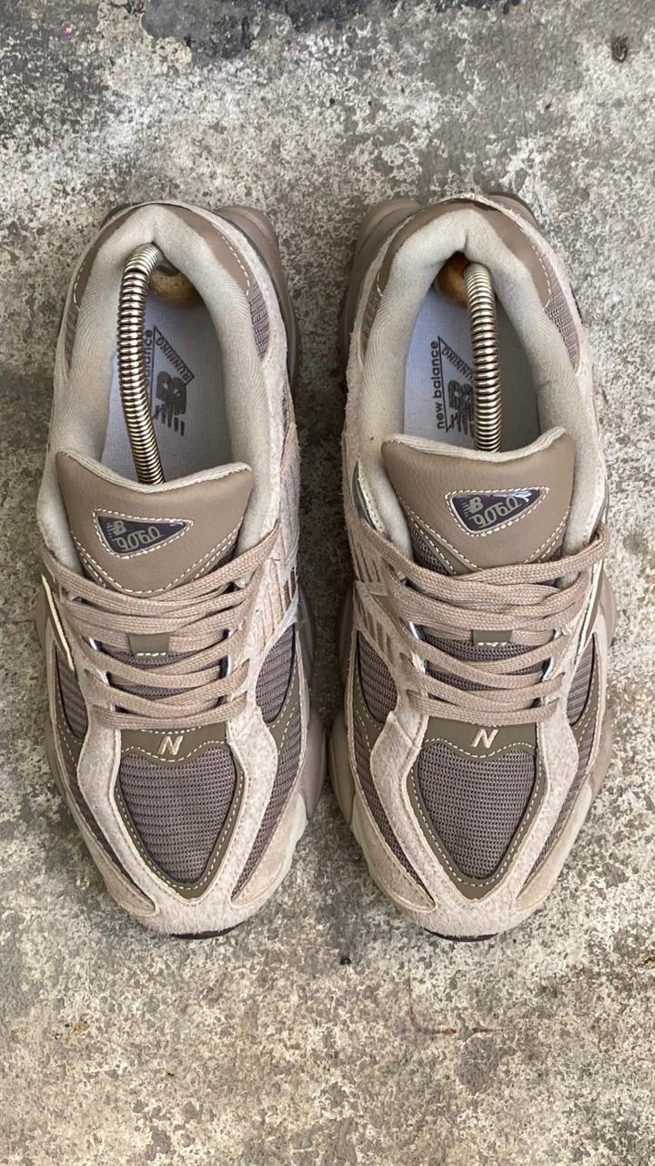 NEW BALANCE 9060 CAFE BEIGE - Image 2