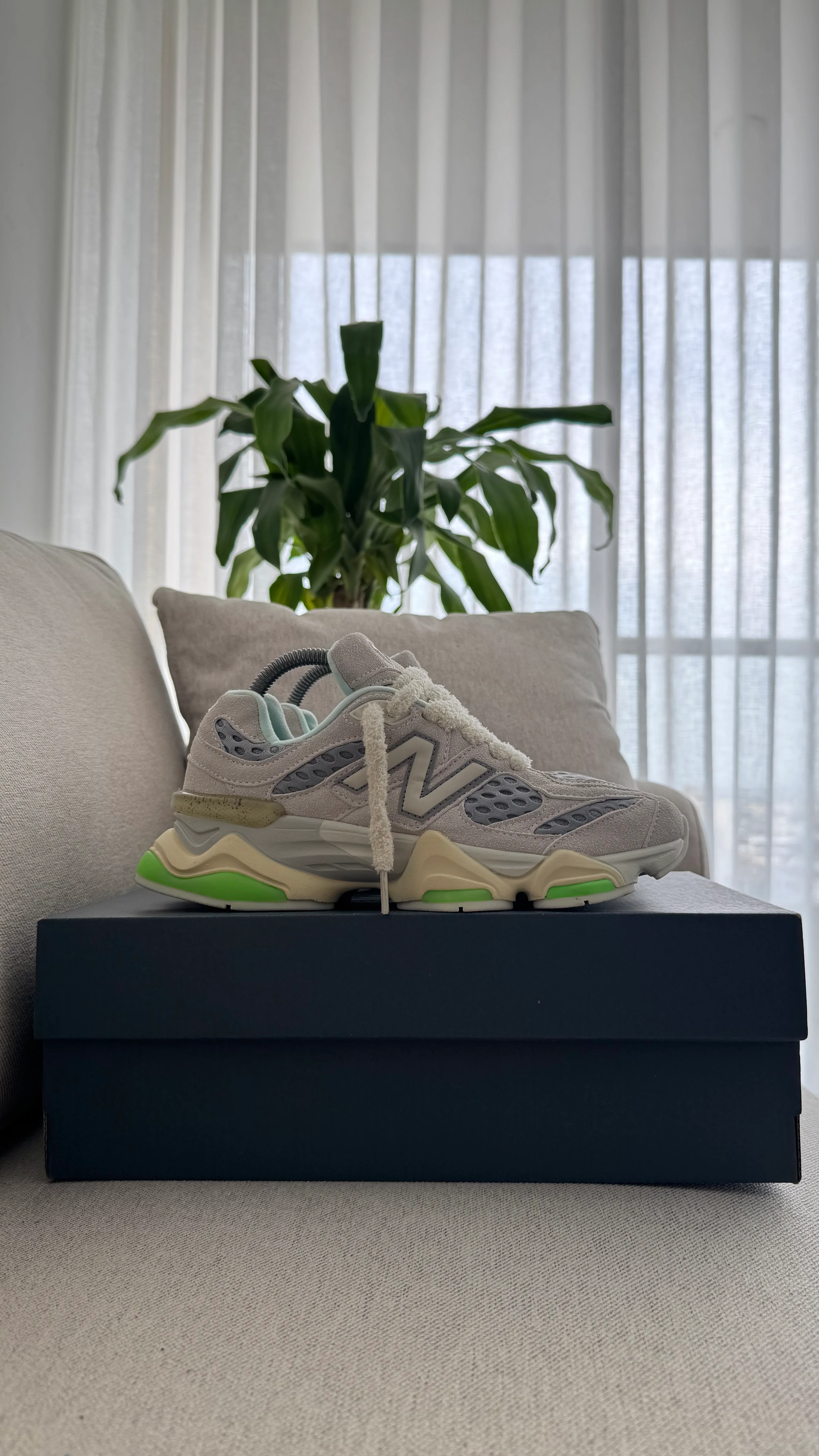 NEW BALANCE 9060 GRIS PRINT VERDE - Image 5