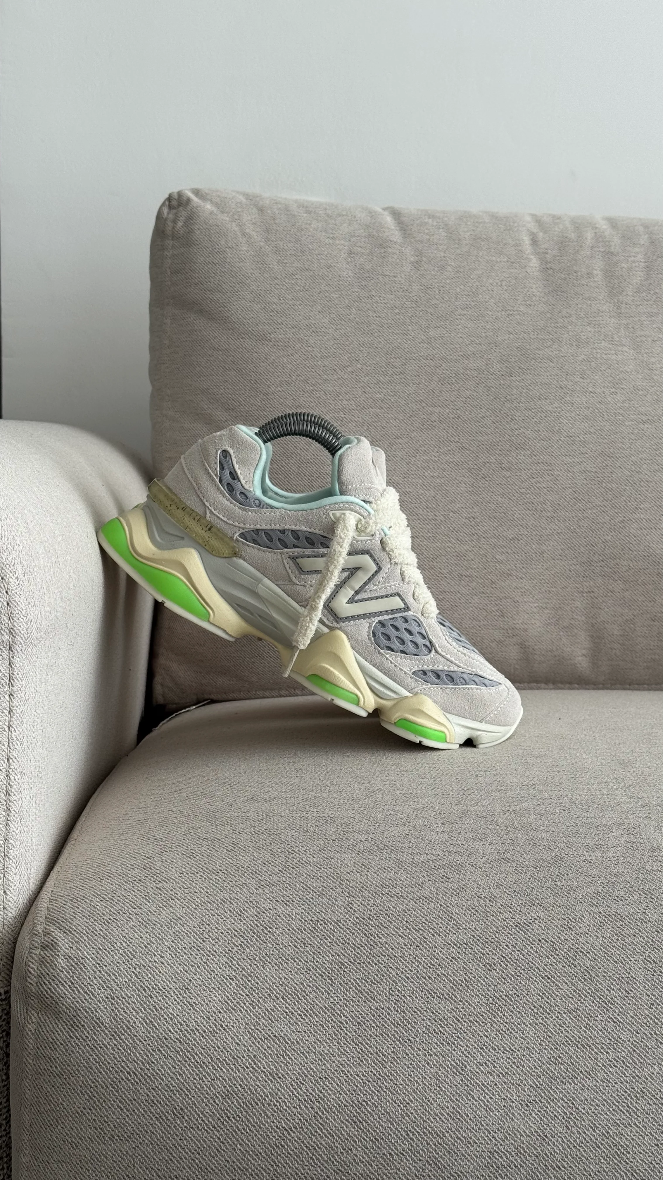 NEW BALANCE 9060 GRIS PRINT VERDE - Image 6