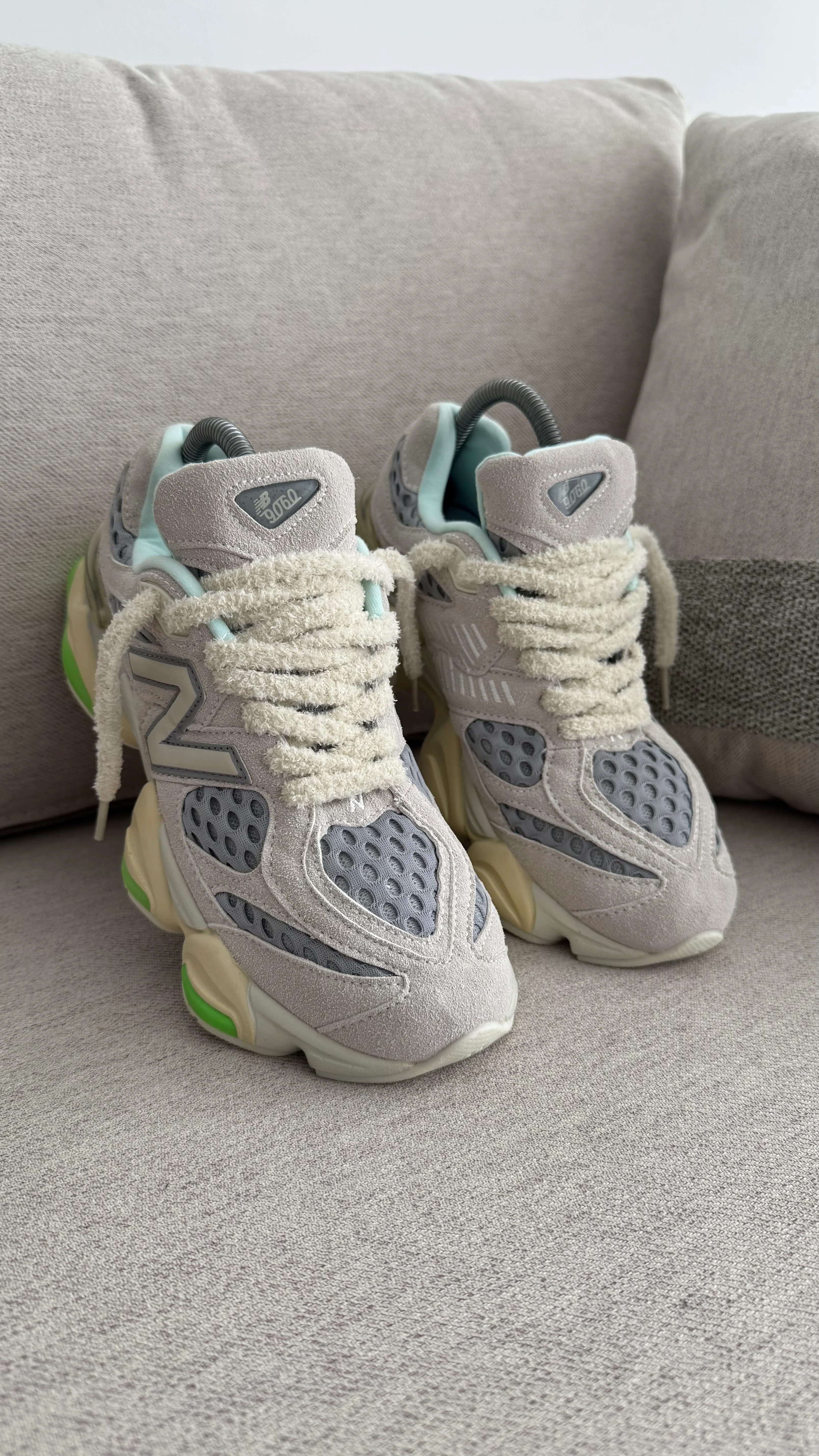 NEW BALANCE 9060 GRIS PRINT VERDE - Image 7