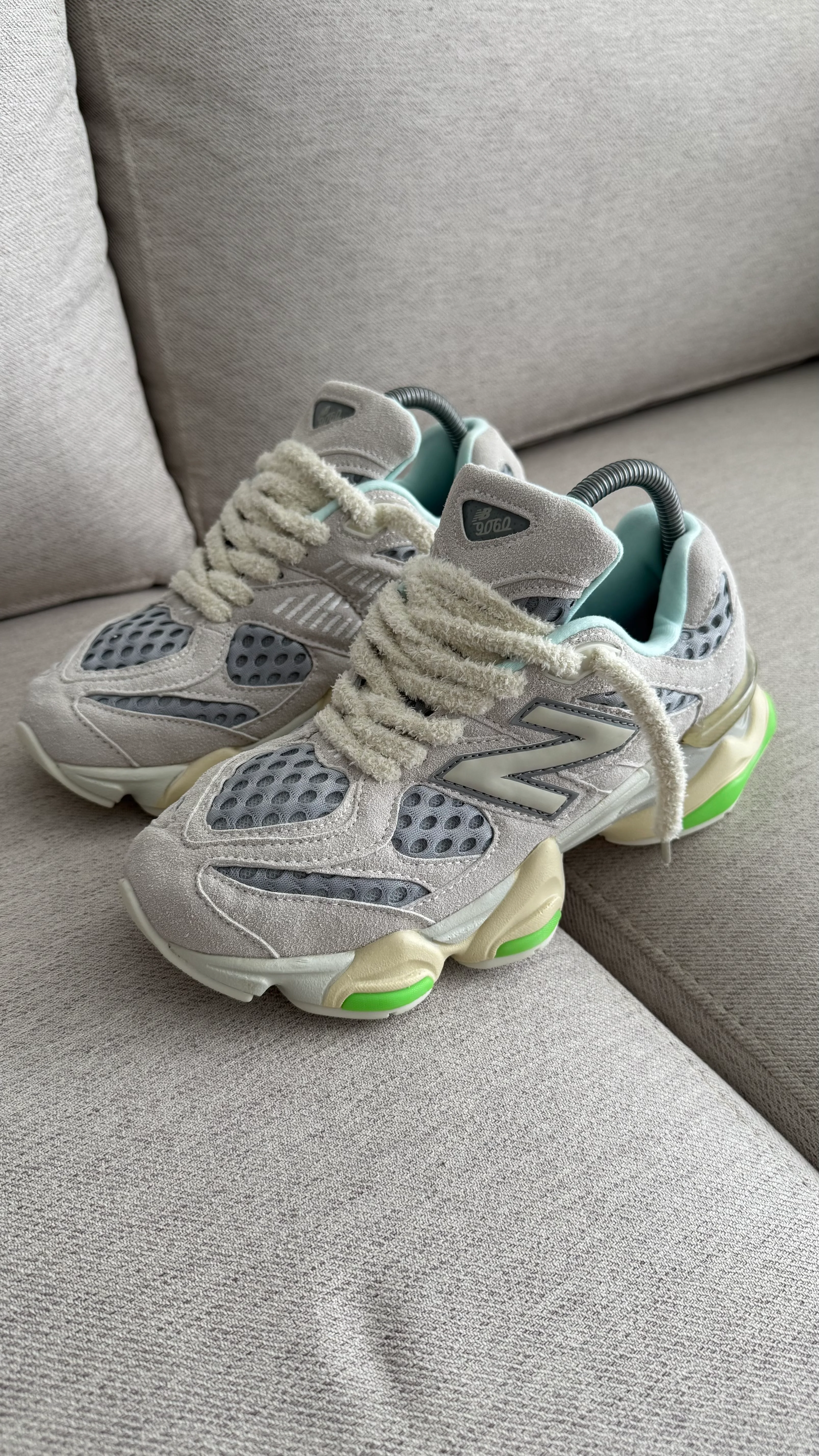 NEW BALANCE 9060 GRIS PRINT VERDE - Image 8