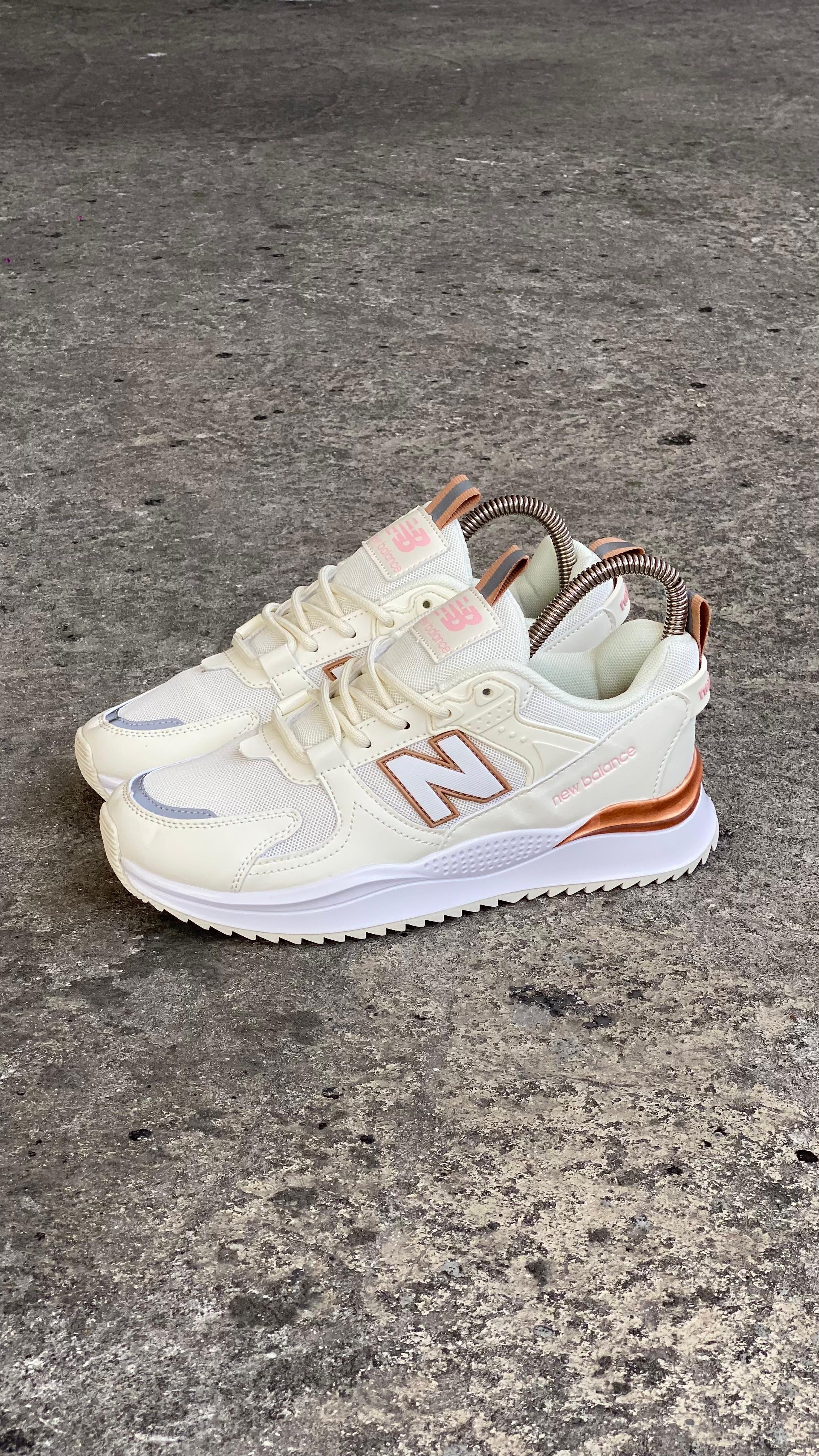 NEW BALANCE 999 BLANCO DORADO
