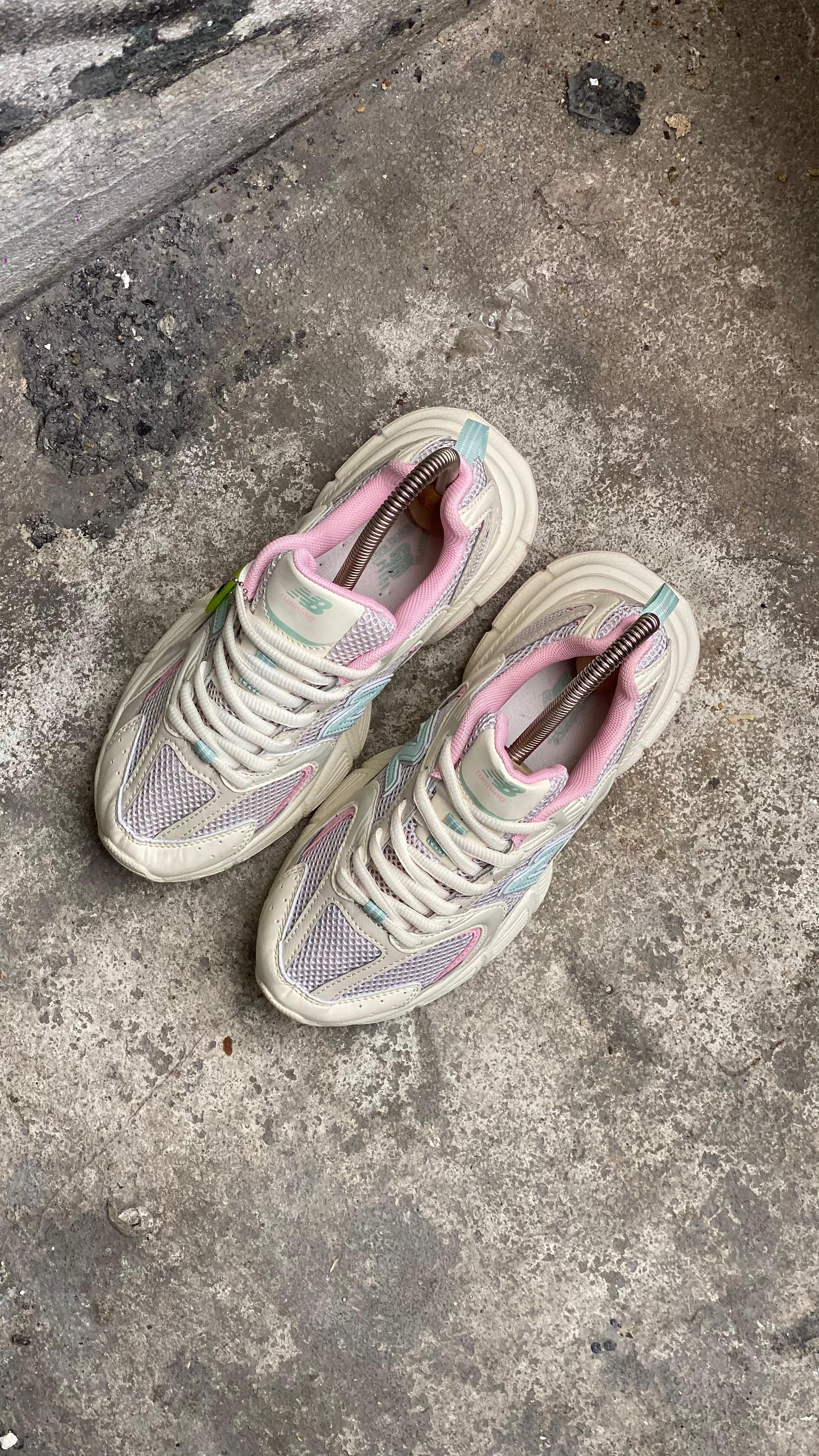 NEW BALANCE V2  BEIGE ROSS PROMO MASTER - Image 2