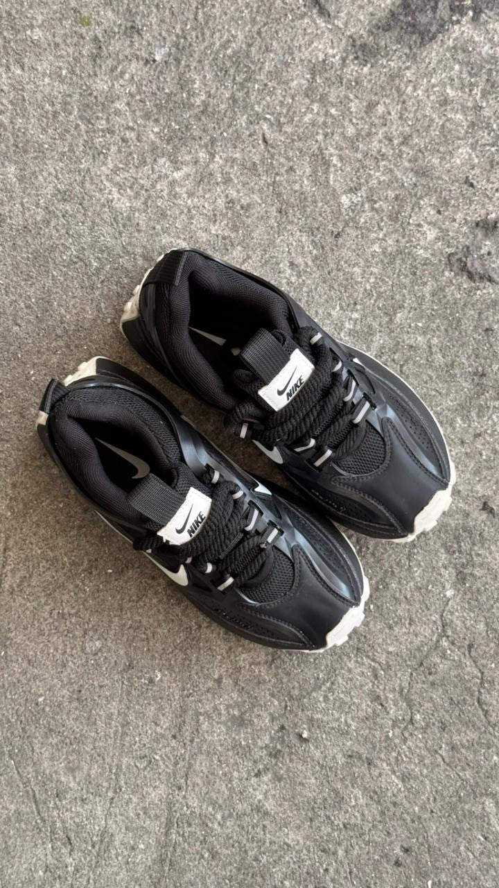 NIKE BALLELY  NEGRO BLANCO PROMO - Image 3