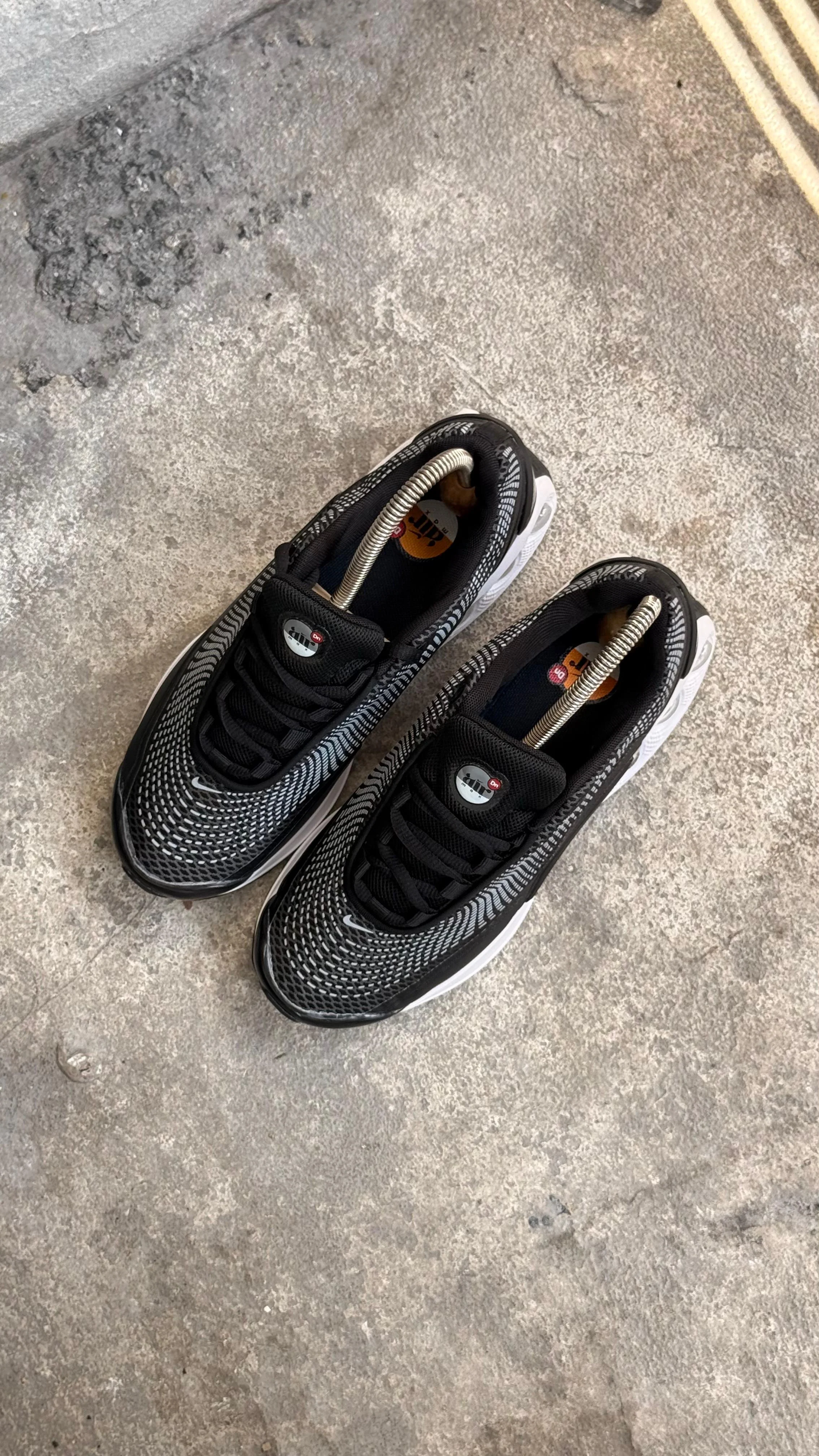 NIKE CAMARA NEGRO BLANCO PROMO - Image 2