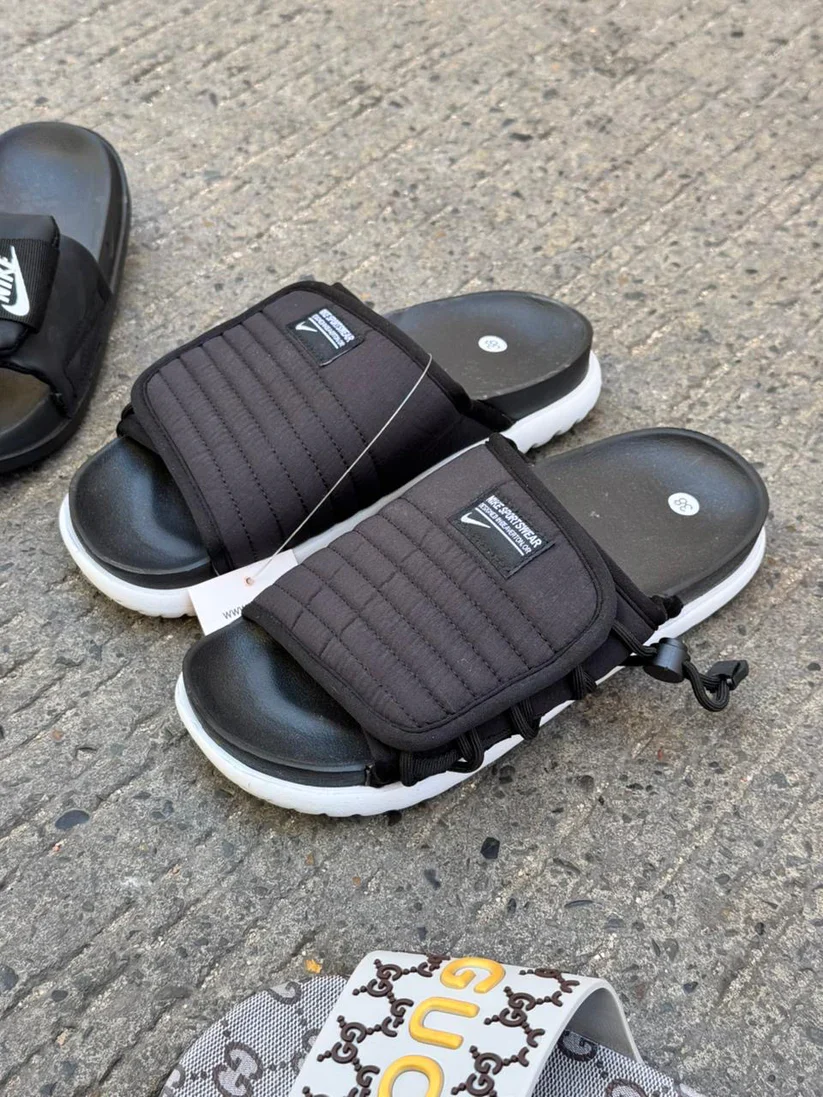 NIKE CHANCLA ASUNA NEGRO BLANCO