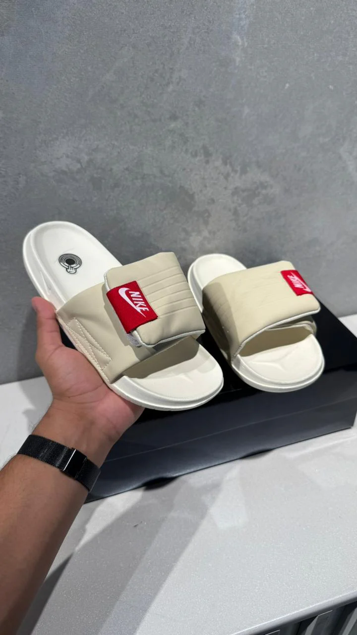 NIKE CHANCLA PANTUFLA BEIGE - Image 4
