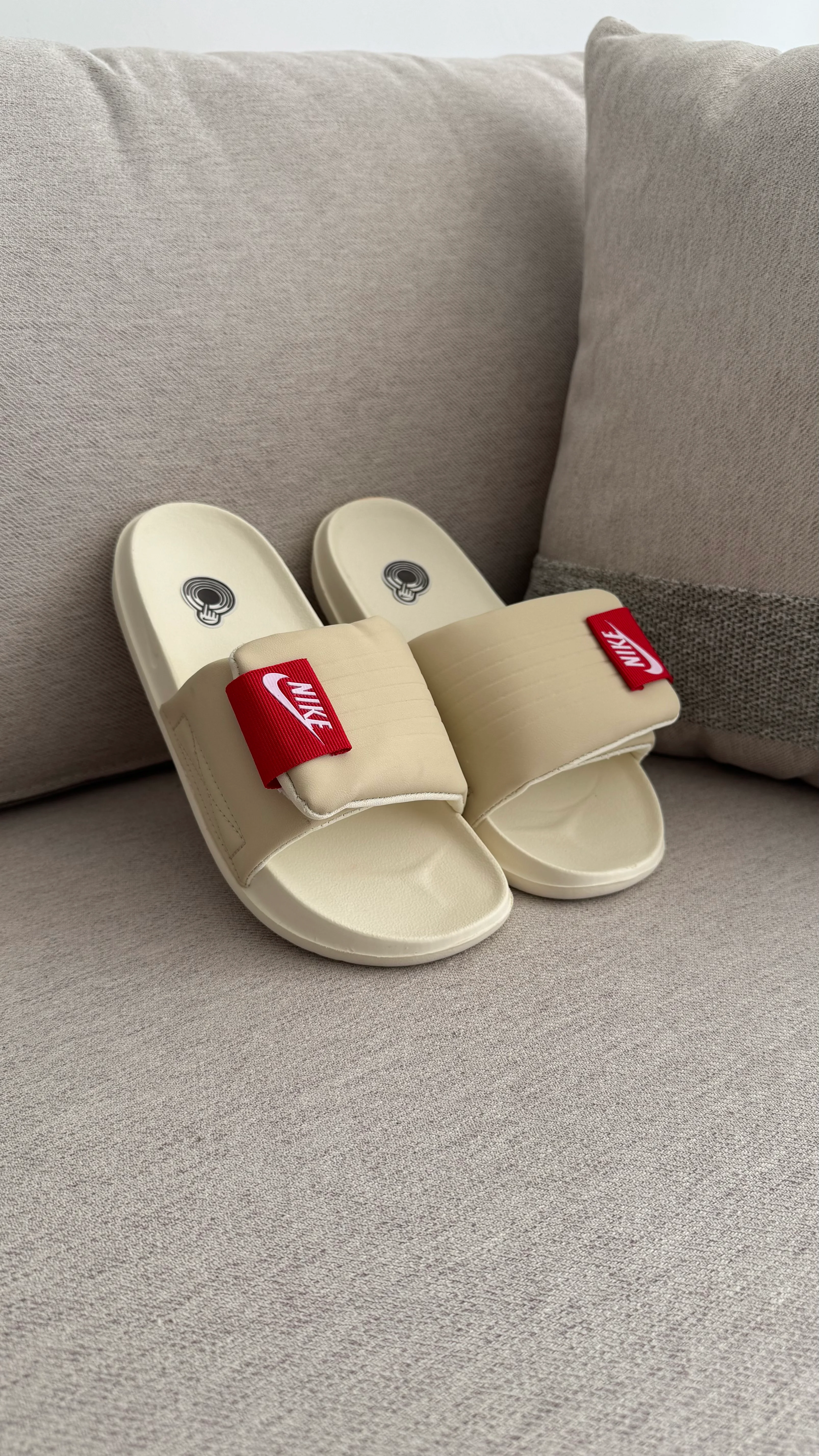 NIKE CHANCLA PANTUFLA BEIGE - Image 8