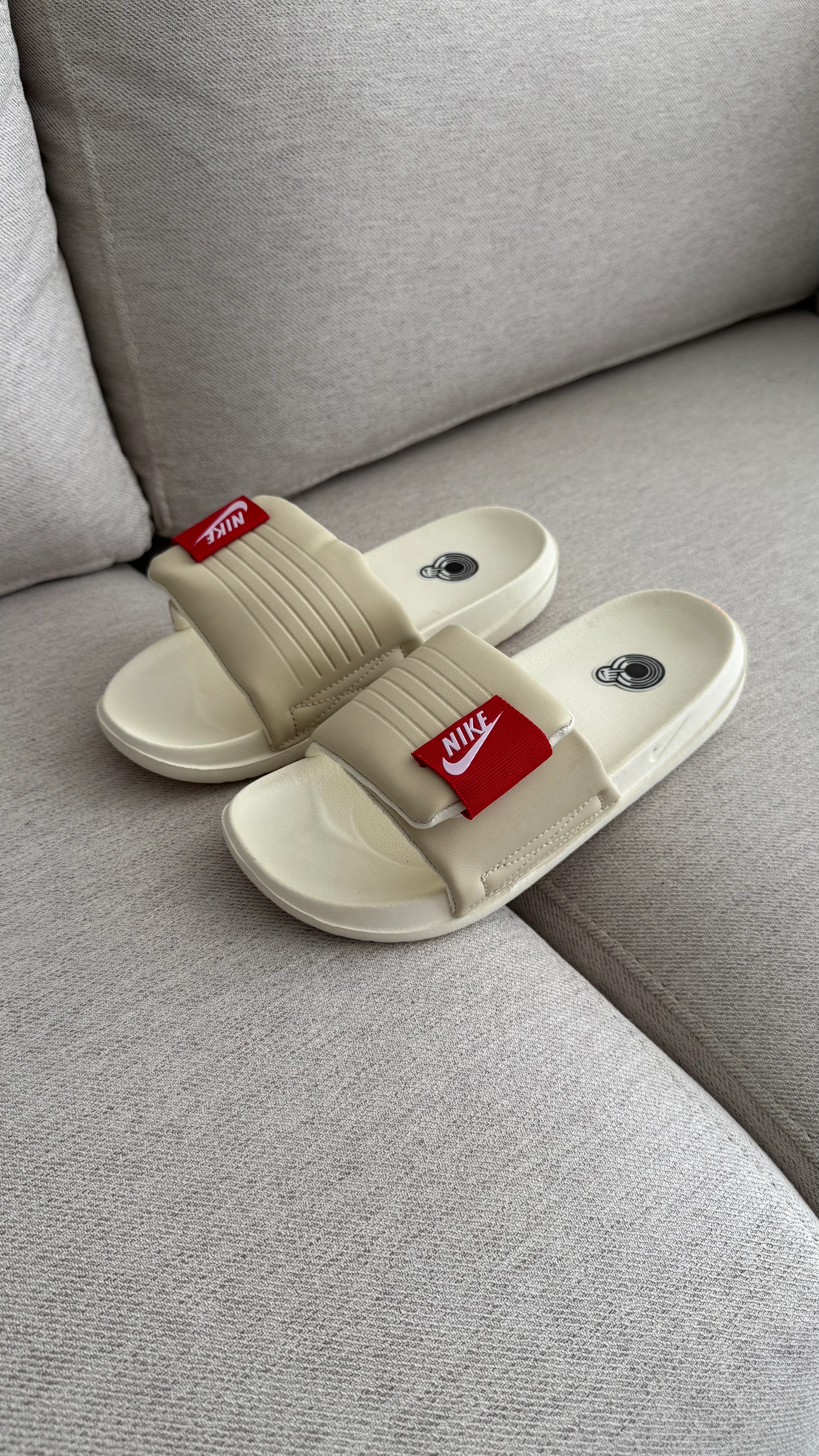 NIKE CHANCLA PANTUFLA BEIGE - Image 9