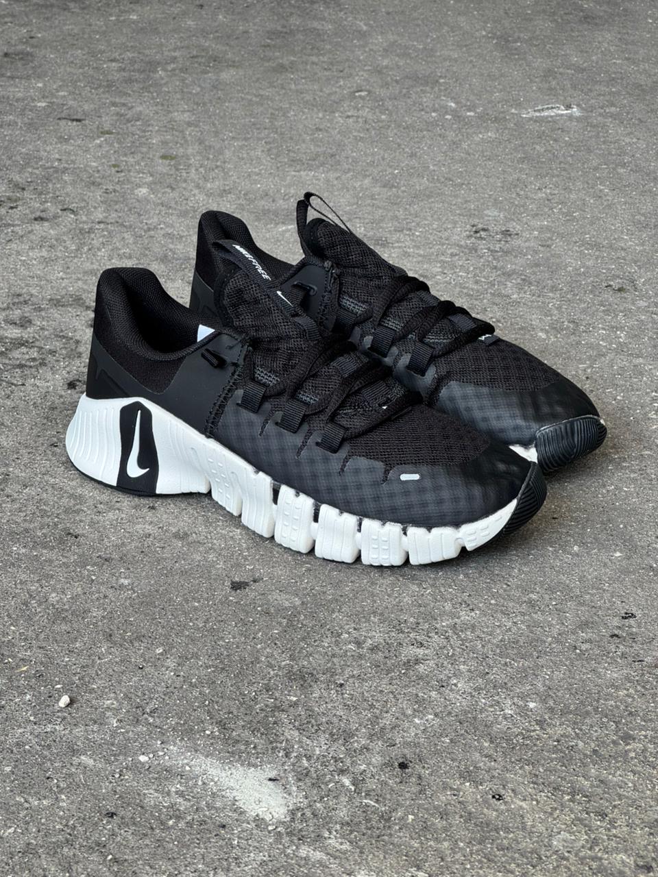 NIKE FREECOM NEGRO BLANCO - Image 2