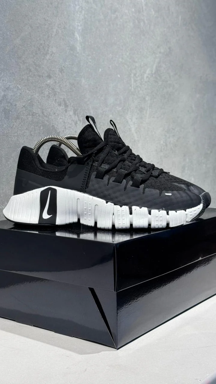 NIKE FREECOM NEGRO BLANCO - Image 6