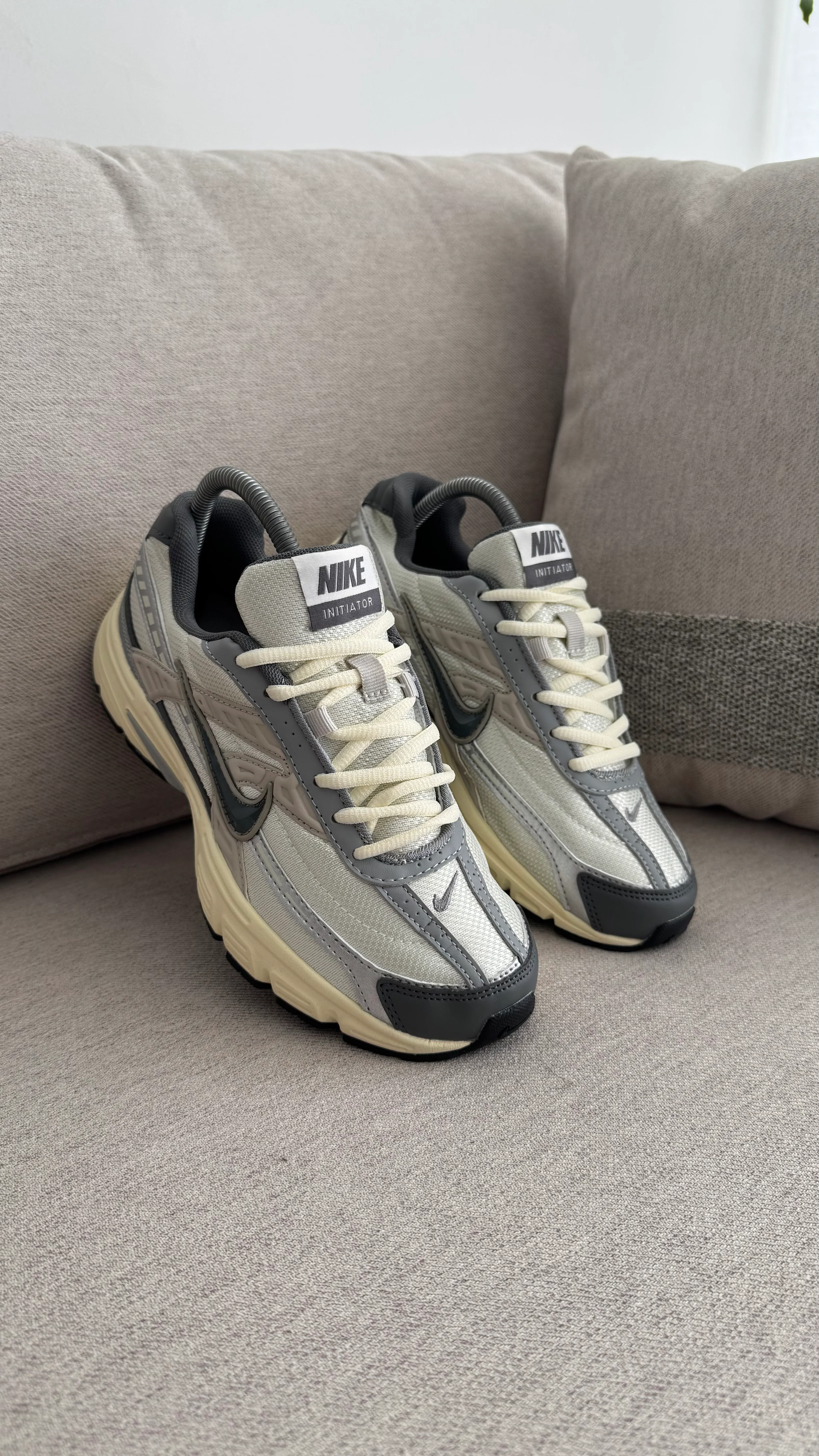 NIKE INITIATOR BLANCO BEIGE AZUL - Image 9