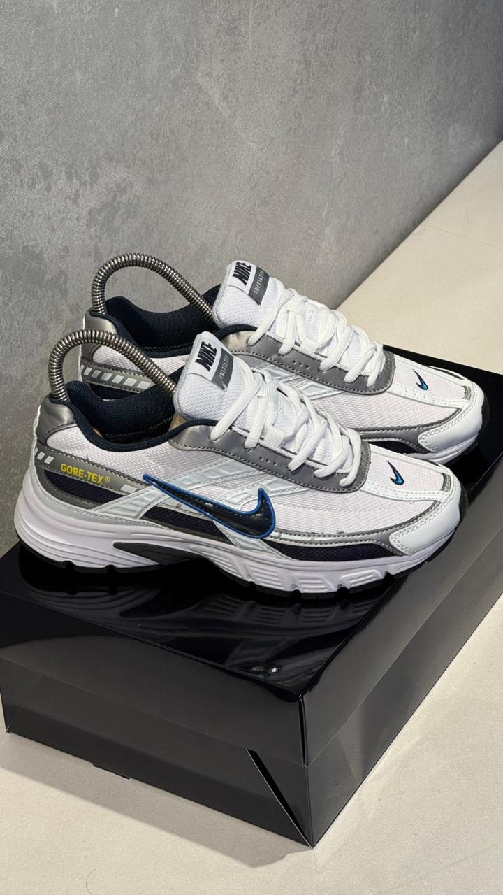 NIKE INITIATOR BLANCO AZUL - Image 4