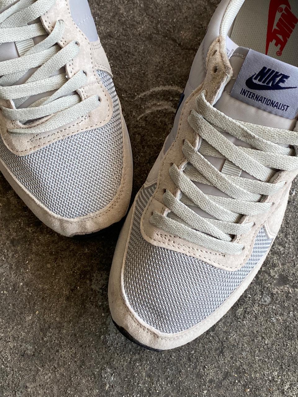 NIKE INTERNACIONAL BEIGE AZUL - Image 2