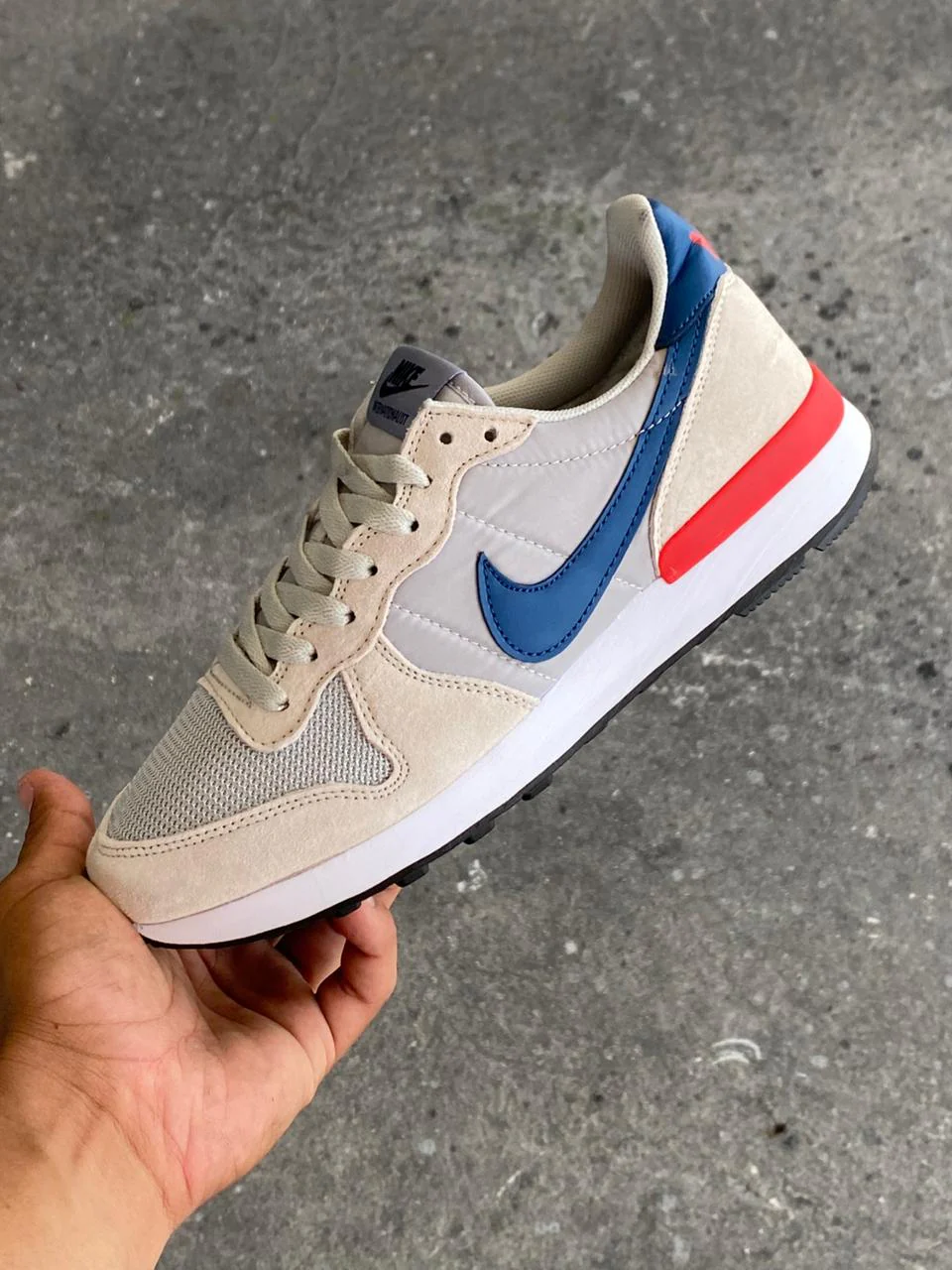 NIKE INTERNACIONAL BEIGE AZUL - Image 3