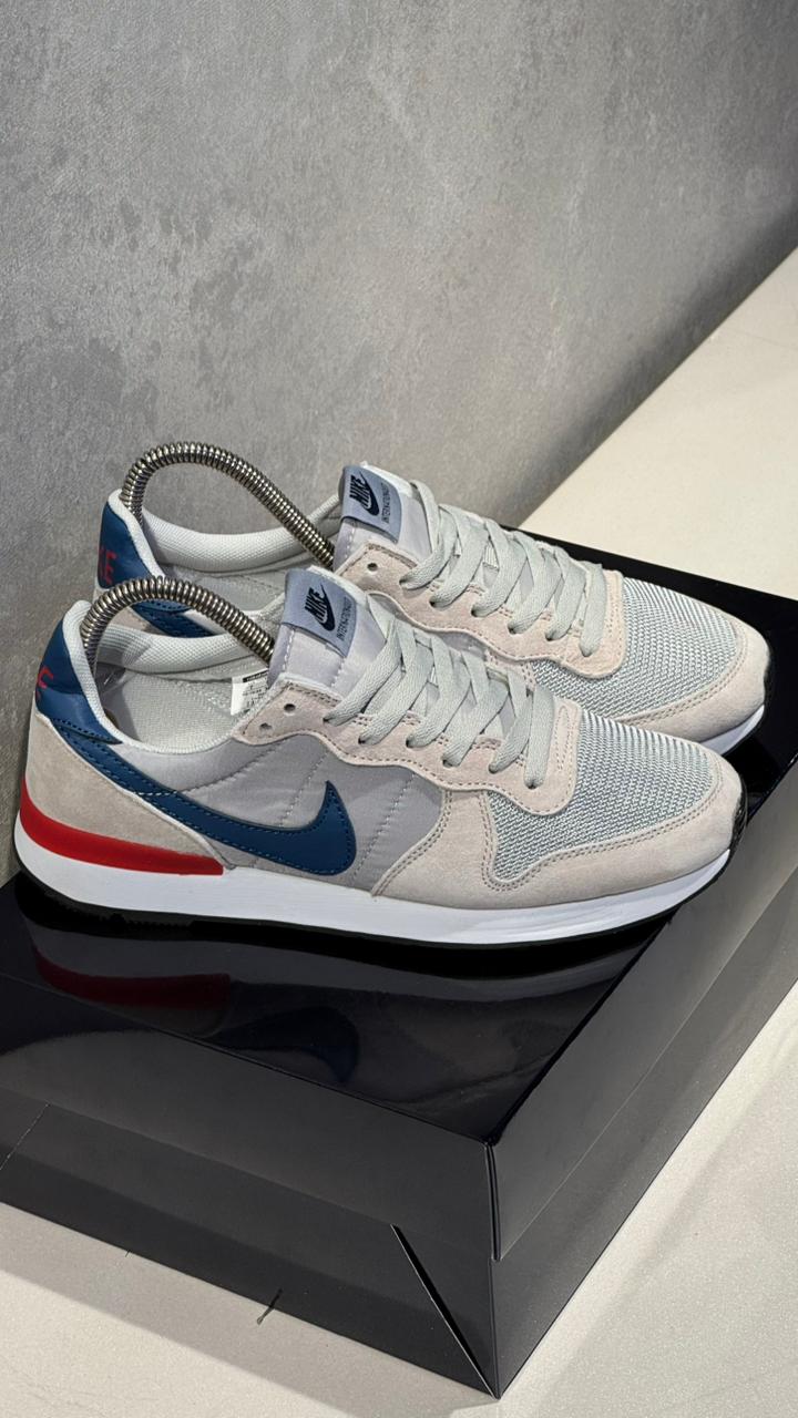 NIKE INTERNACIONAL BEIGE AZUL - Image 4