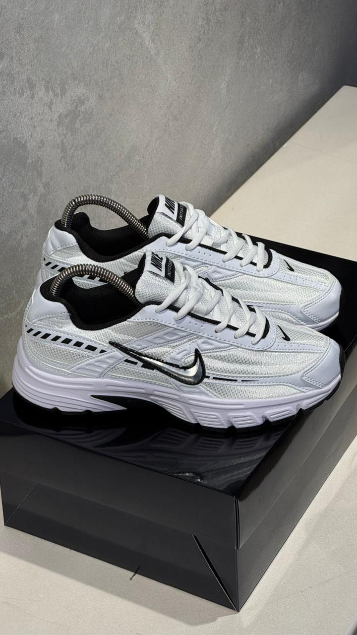 NIKE INITIATOR BLANCO NEGRO - Image 4