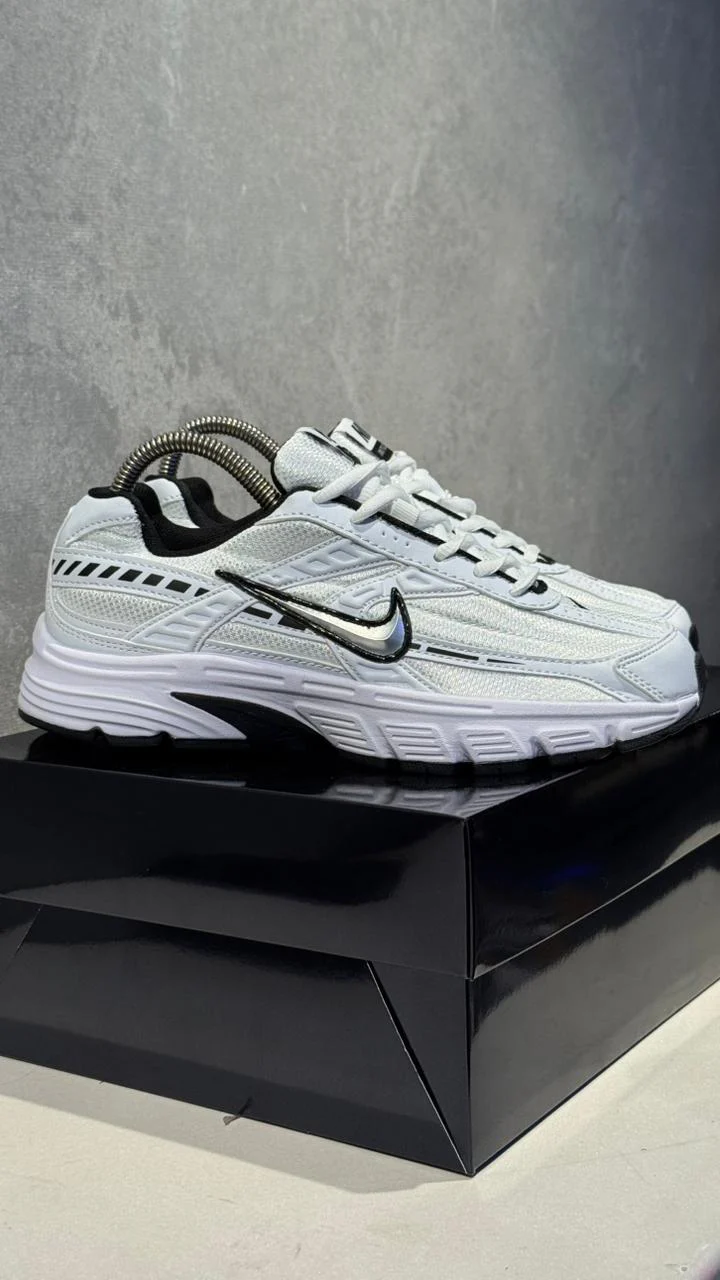 NIKE INITIATOR BLANCO NEGRO - Image 5