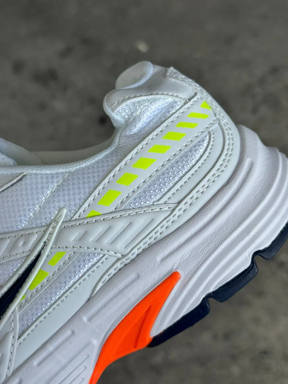 NIKE INITIATOR BLANCO COLORS - Image 4
