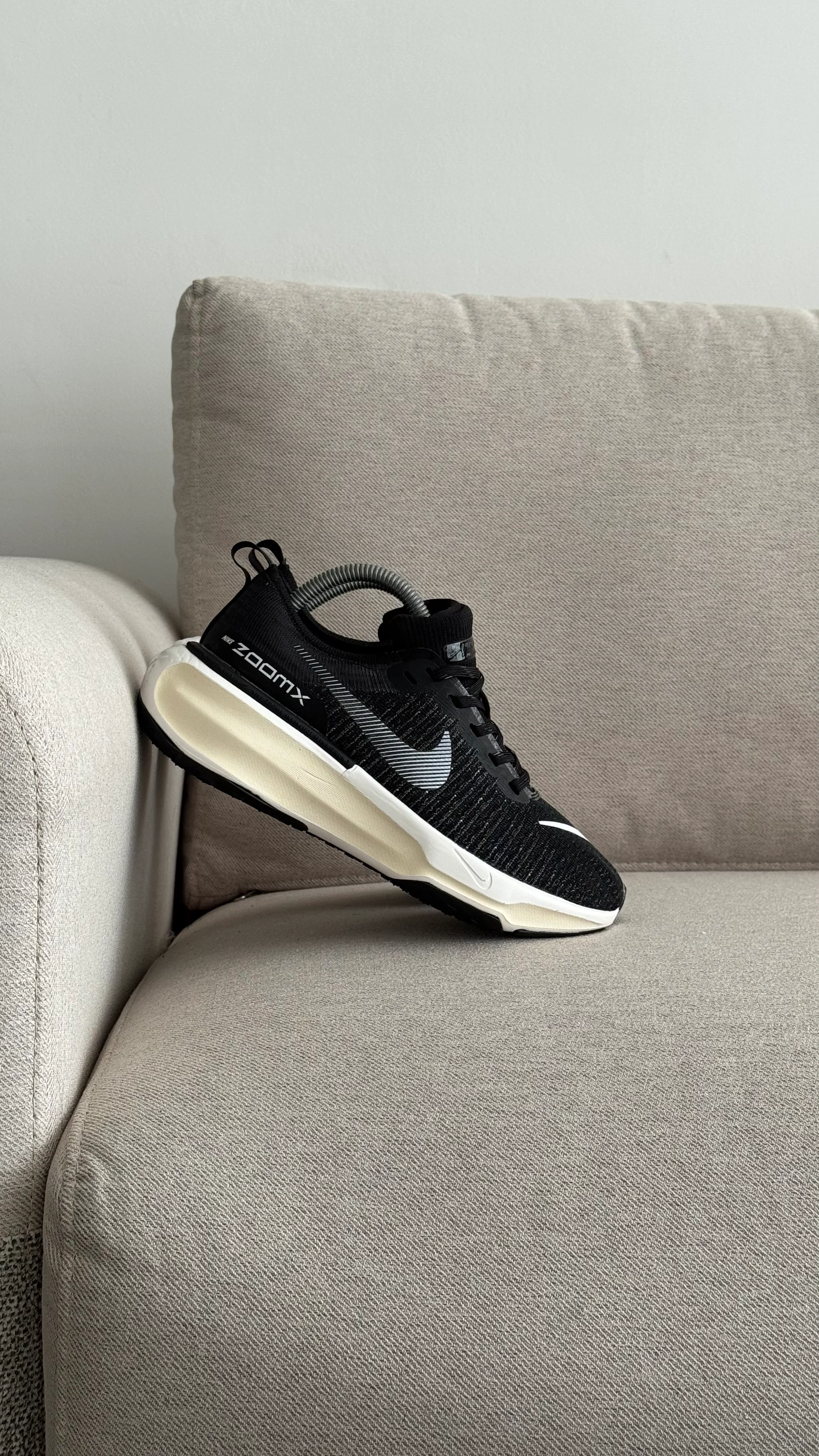 NIKE INVINCIBLE RUN 3 NEGRO BLANCO - Image 8