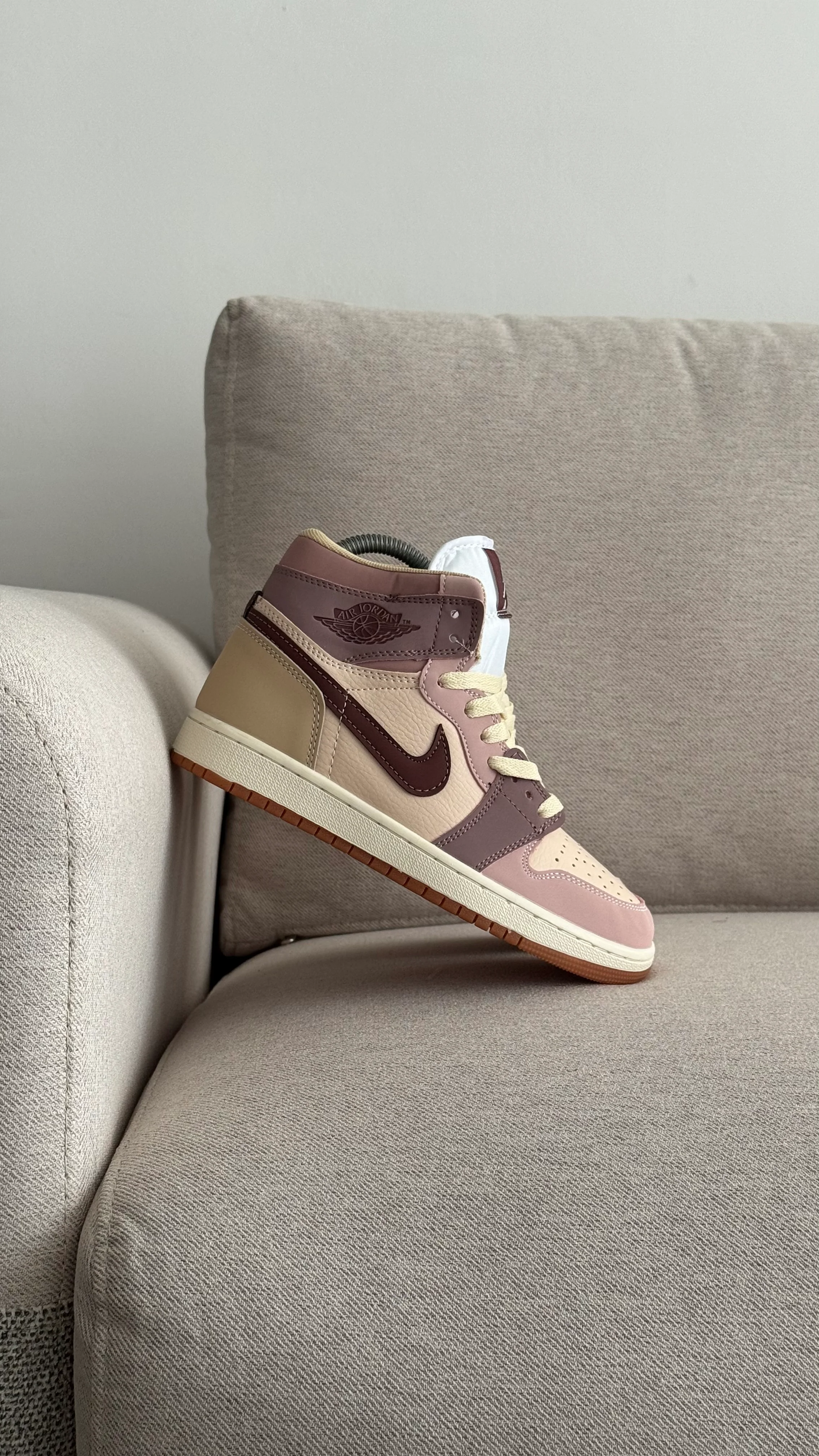 NIKE R1  JORDAN BOTA VINOTINTO - Image 2