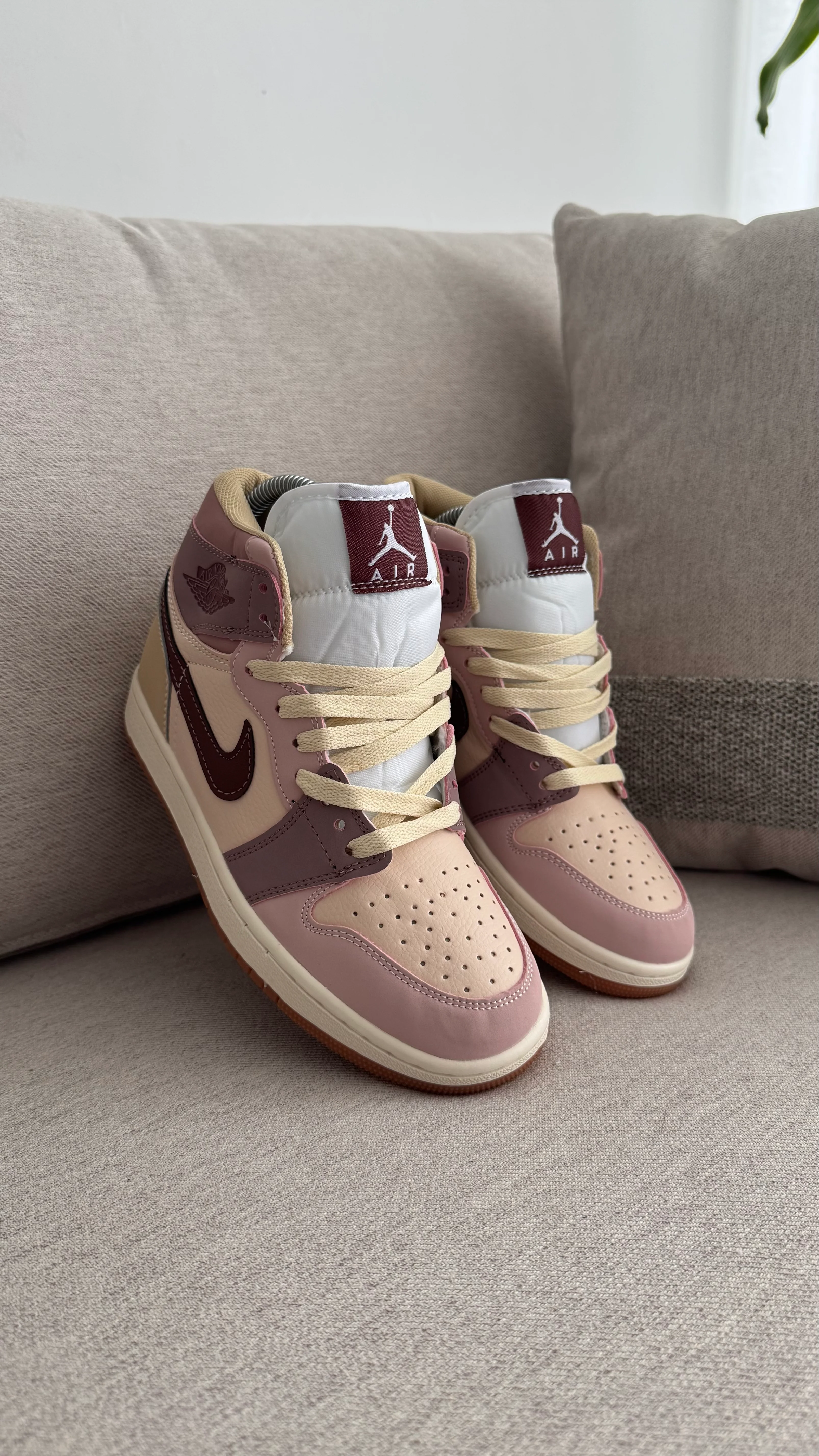 NIKE R1  JORDAN BOTA VINOTINTO - Image 3