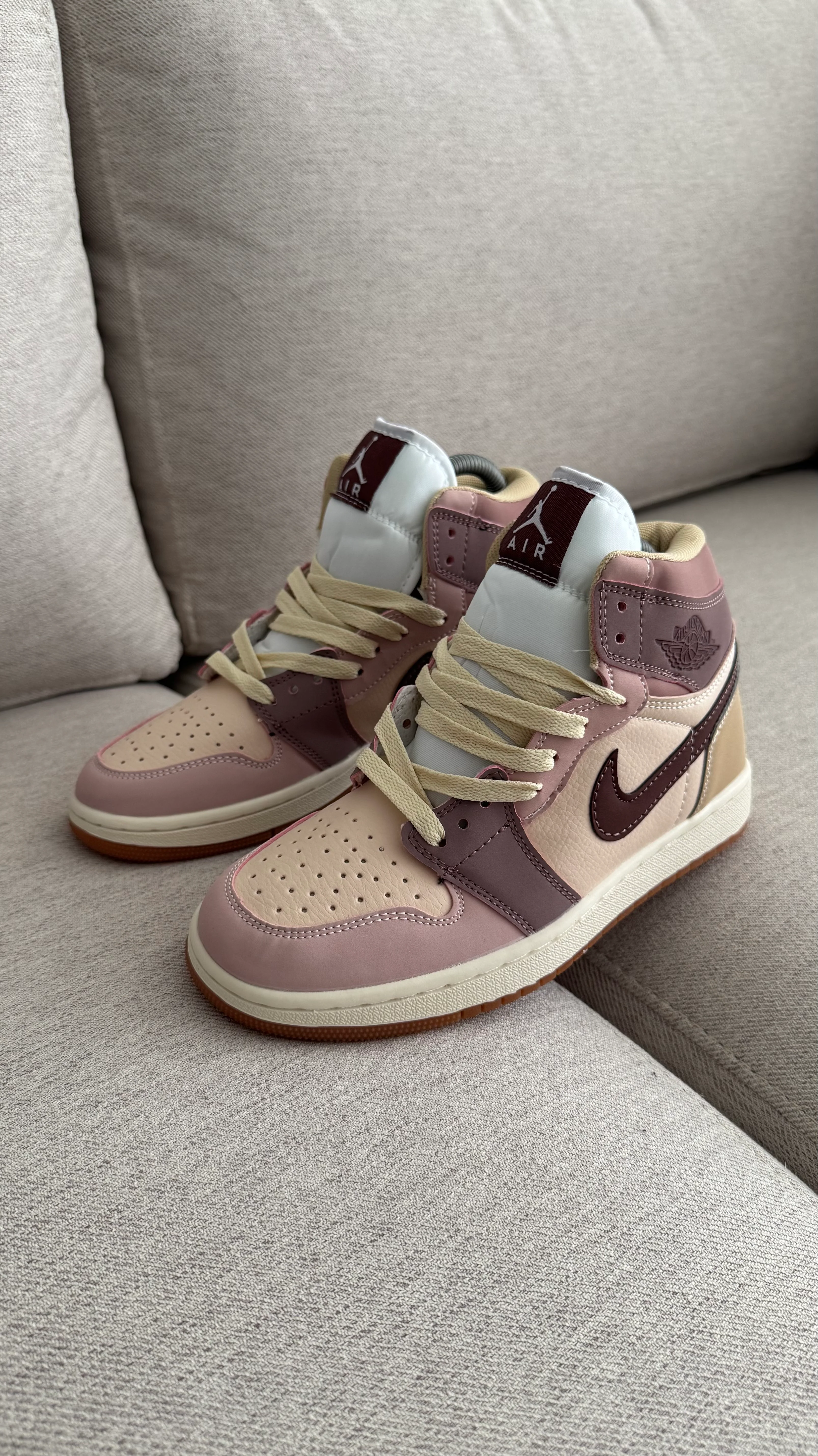 NIKE R1  JORDAN BOTA VINOTINTO - Image 4