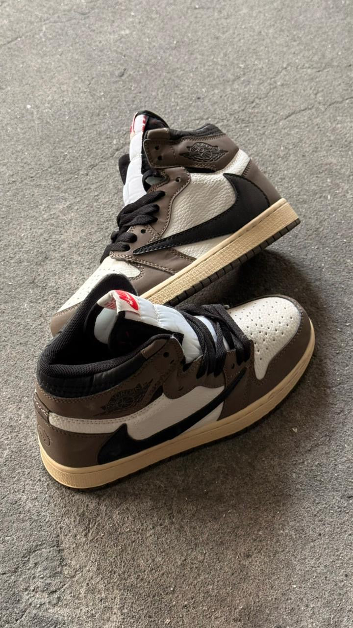 NIKE JORDAN RETRO 1 TRAVIS SCOTT BLANCO CAFE - Image 4