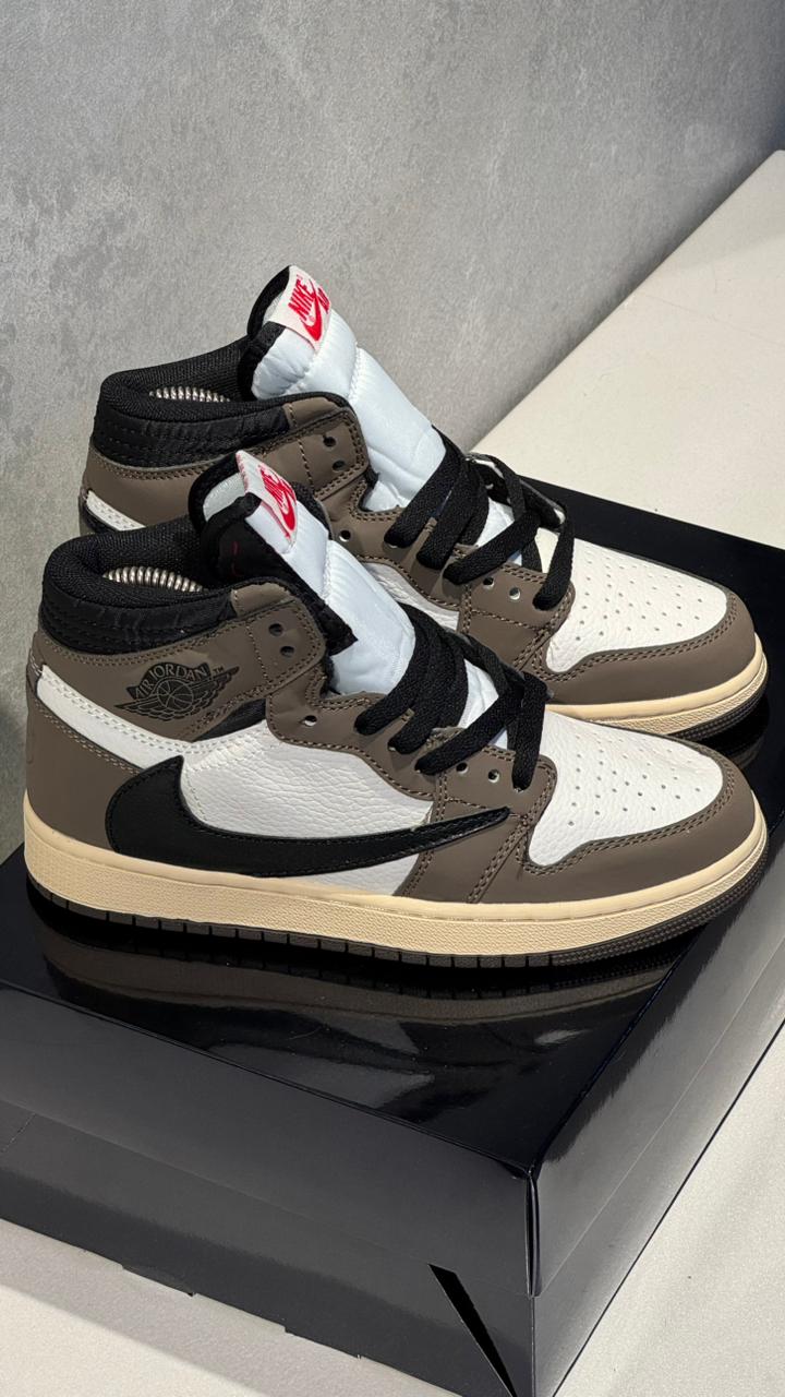 NIKE JORDAN RETRO 1 TRAVIS SCOTT BLANCO CAFE - Image 6