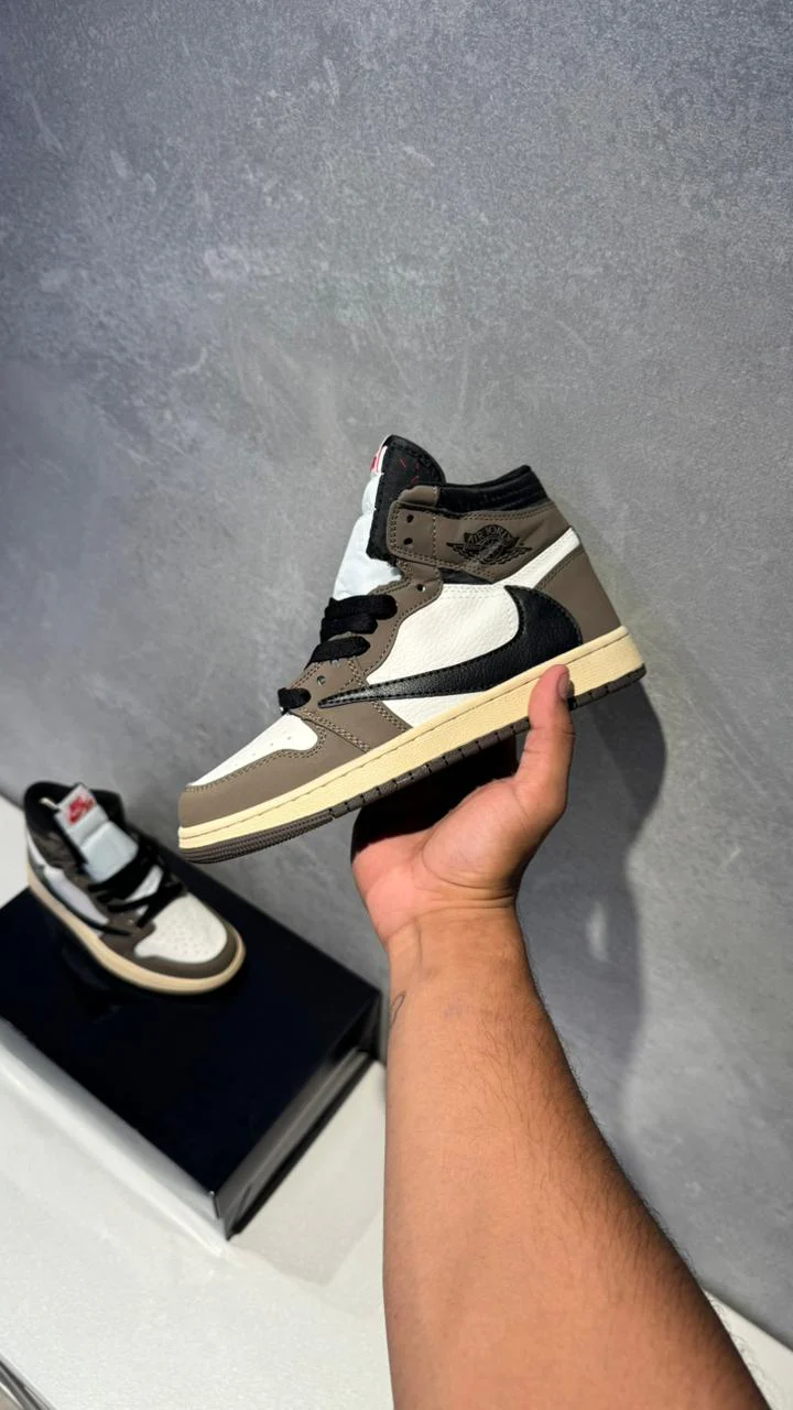 NIKE JORDAN RETRO 1 TRAVIS SCOTT BLANCO CAFE - Image 8