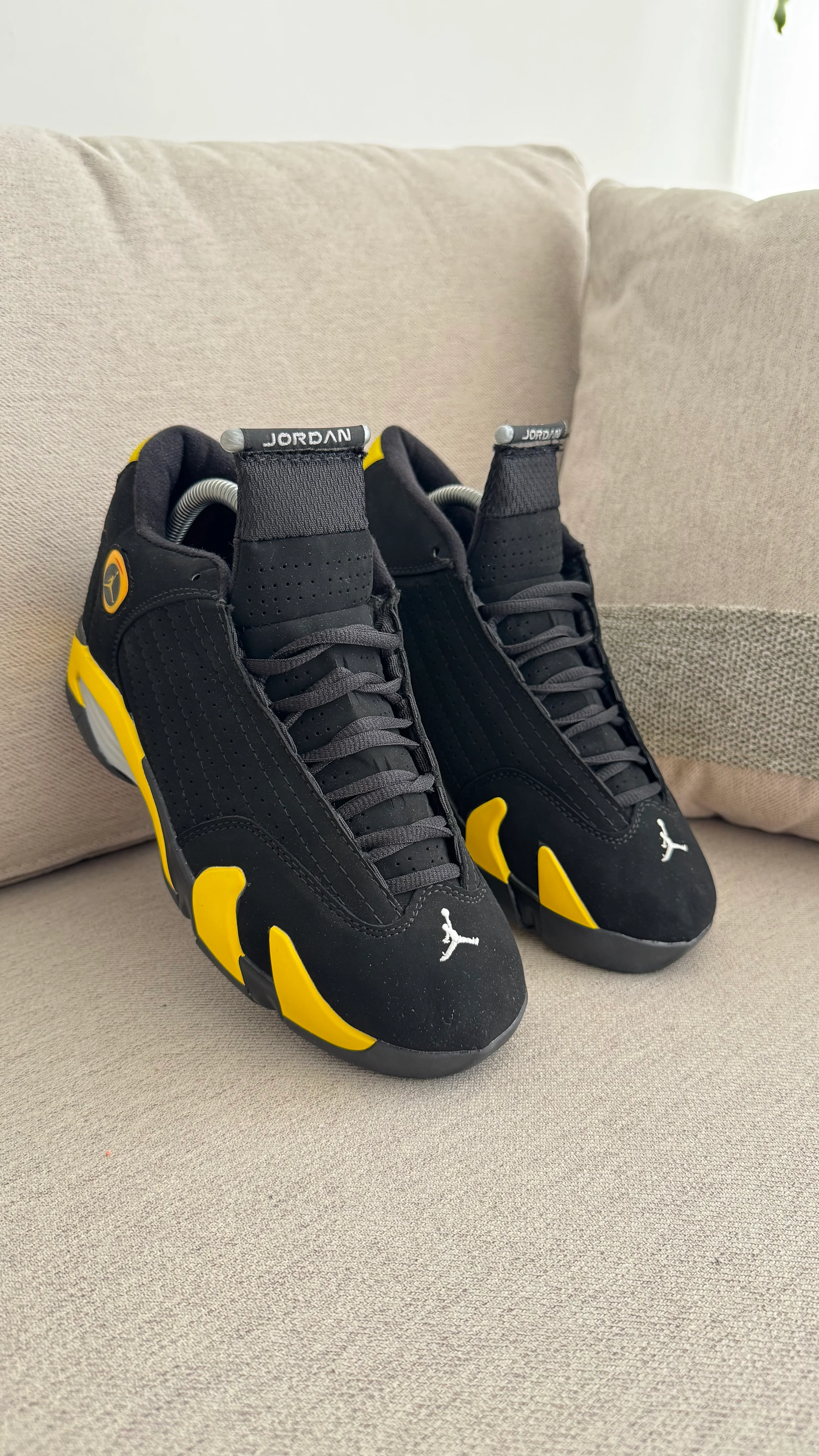NIKE JORDAN RETRO 14 NEGRO AMARILLO - Image 3
