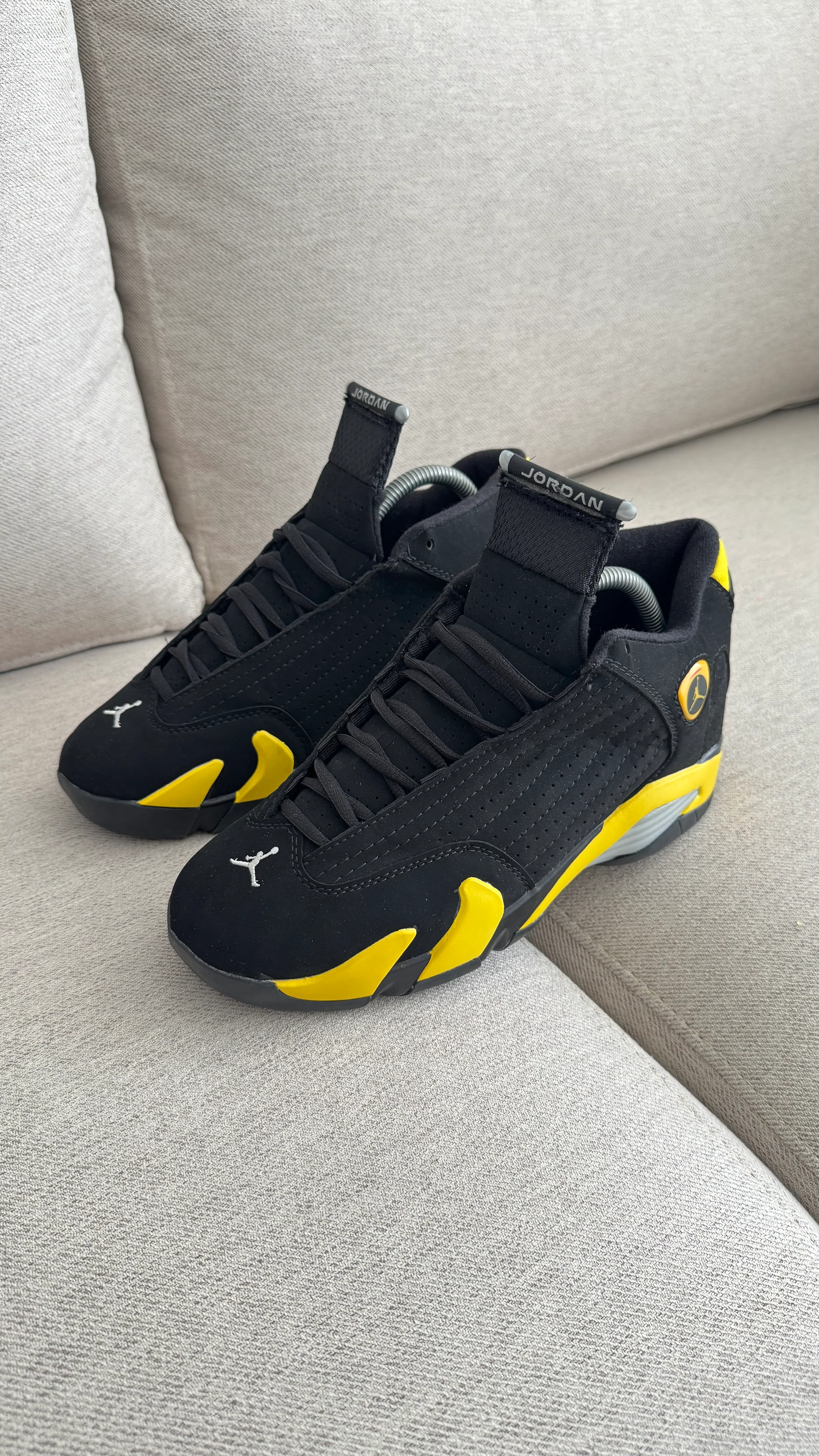 NIKE JORDAN RETRO 14 NEGRO AMARILLO - Image 4